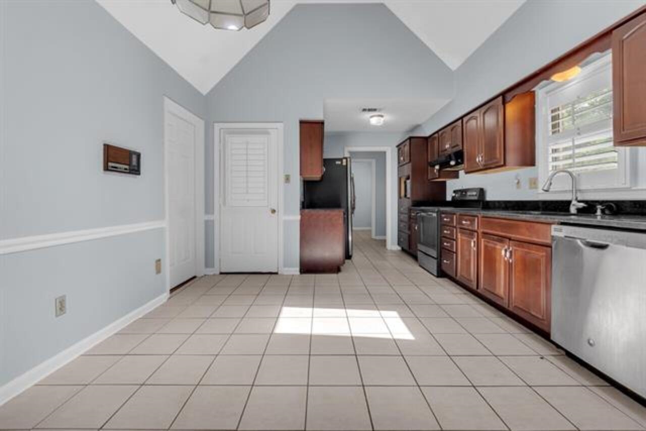 3652 Wincross Dr Property Photo 10