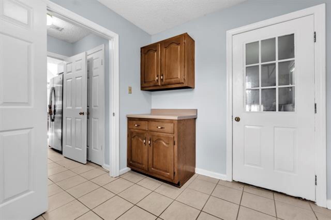 3652 Wincross Dr Property Photo 11