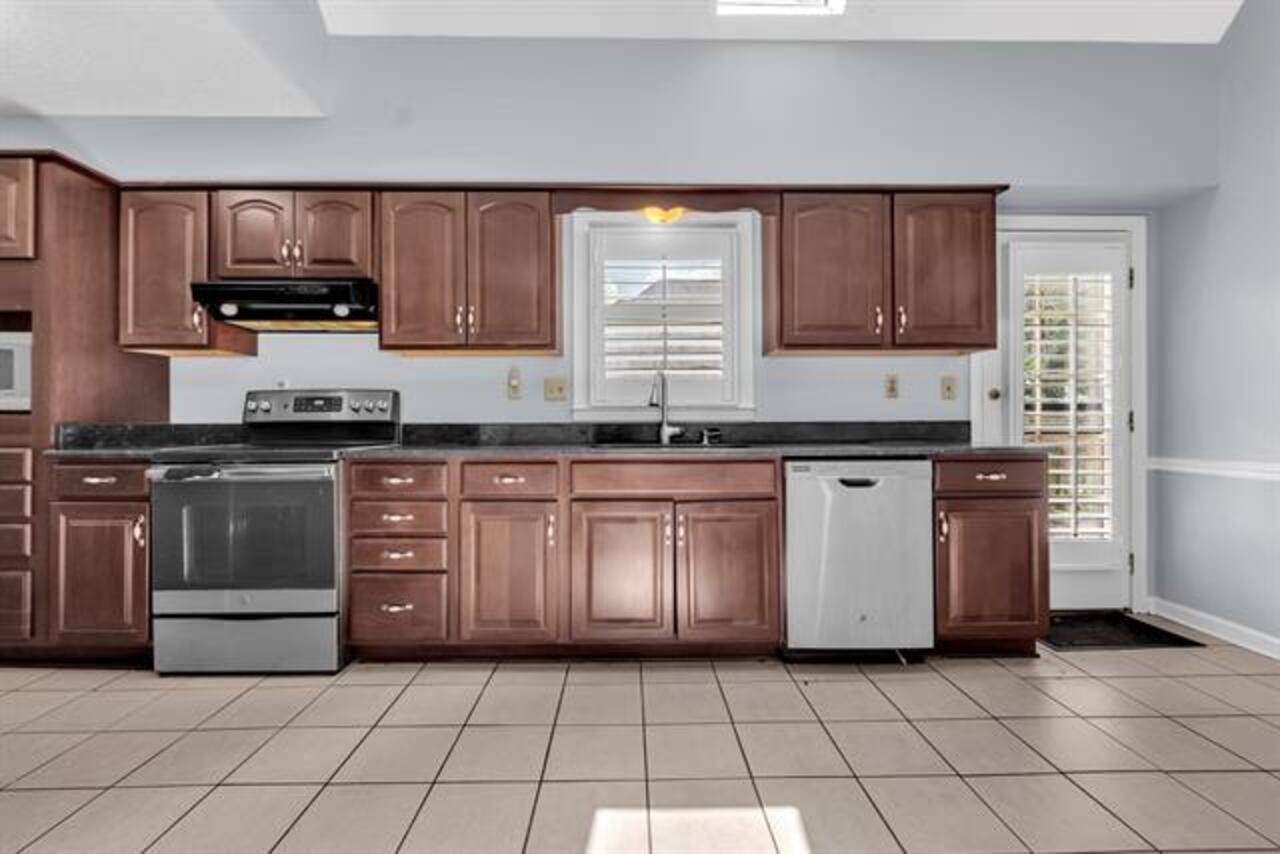 3652 Wincross Dr Property Photo 12