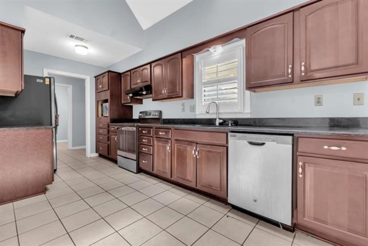 3652 Wincross Dr Property Photo 13