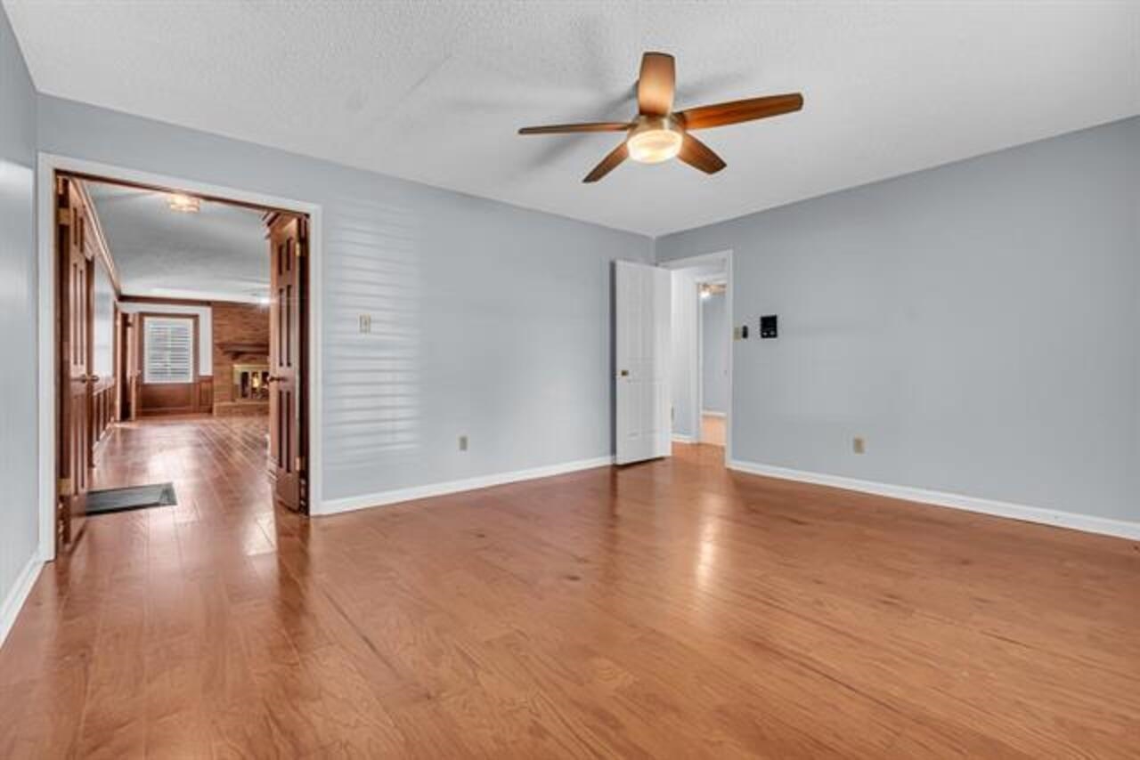 3652 Wincross Dr Property Photo 18