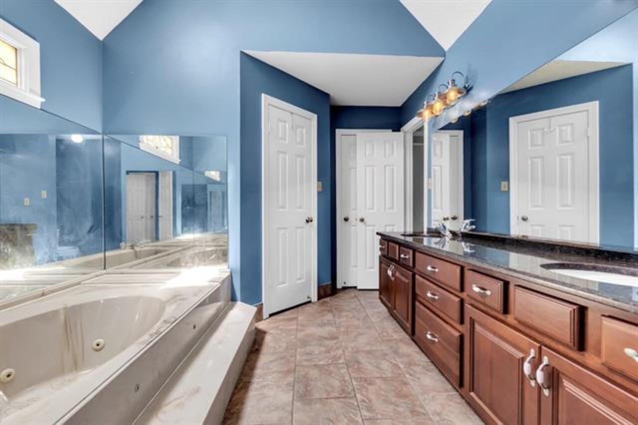 3652 Wincross Dr Property Photo 20