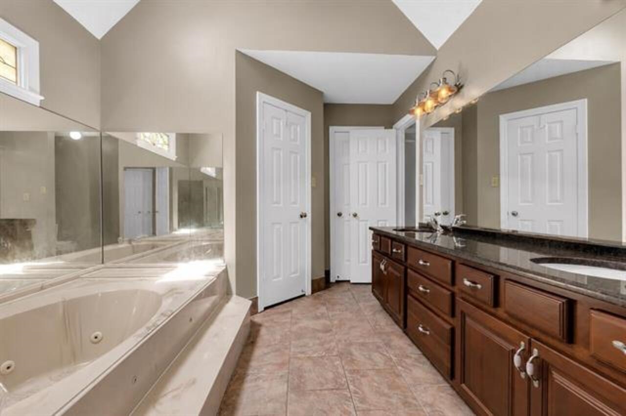 3652 Wincross Dr Property Photo 28