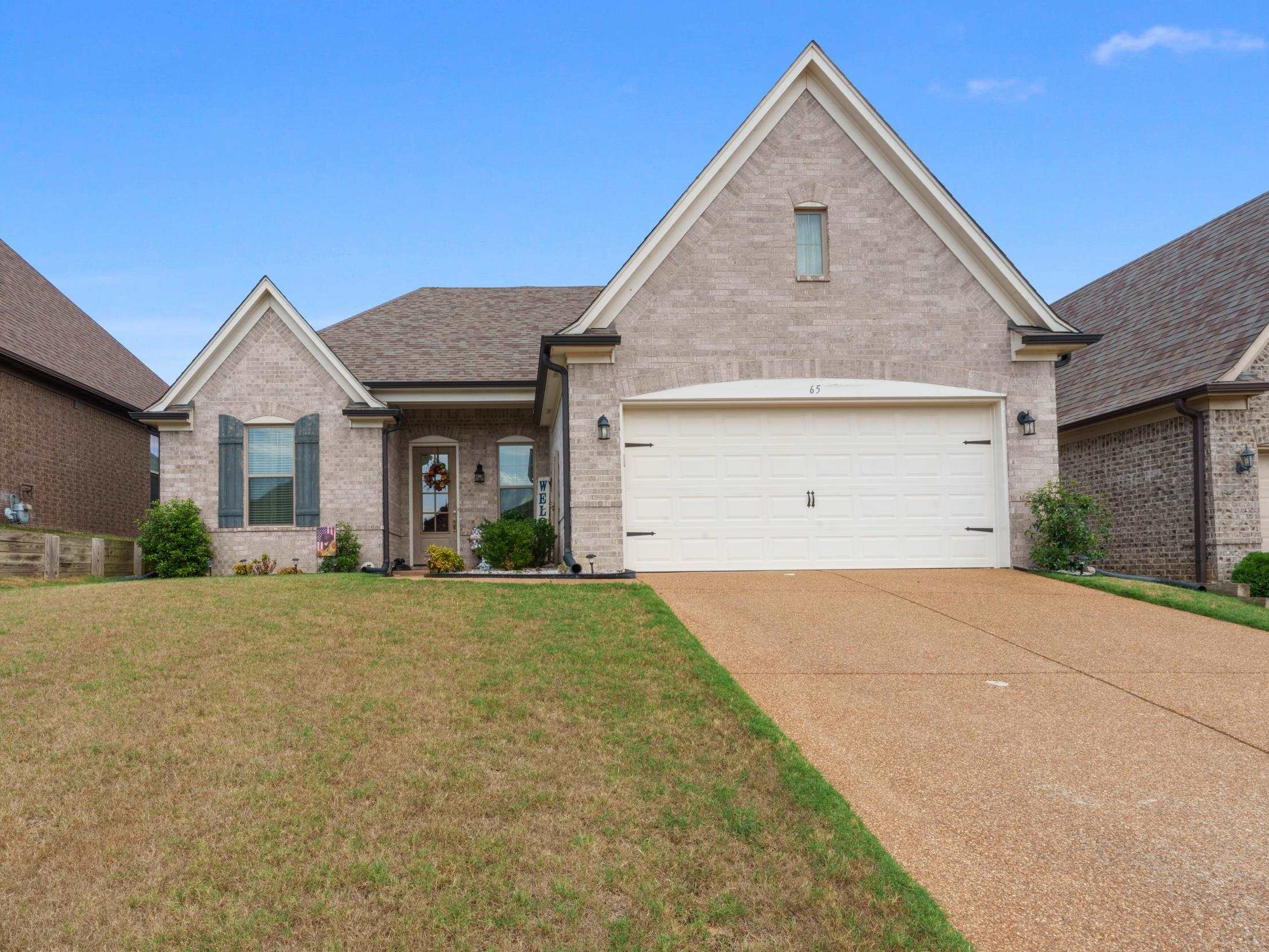 65 Briar Hollow Ln Property Photo 1