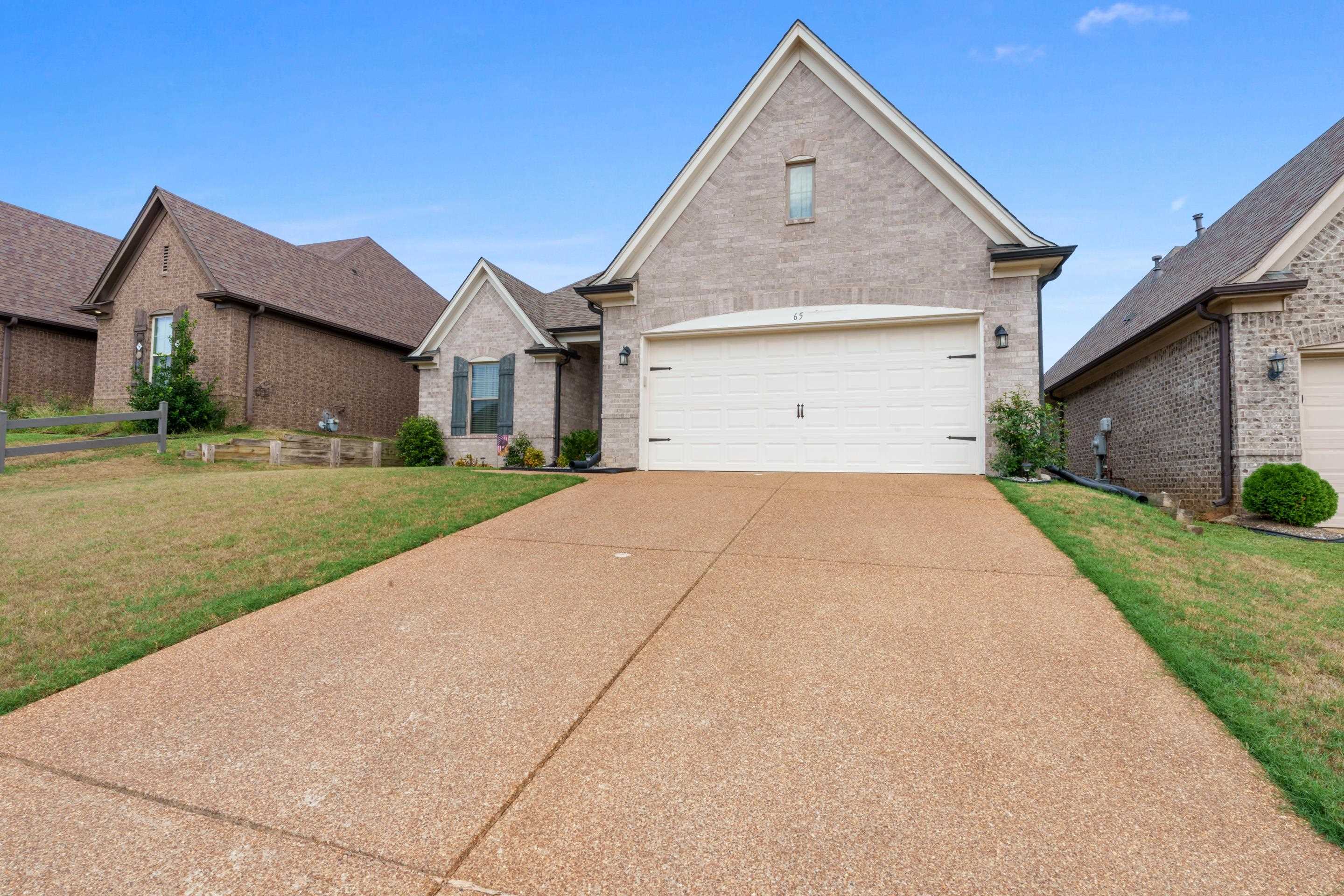 65 Briar Hollow Ln Property Photo 3
