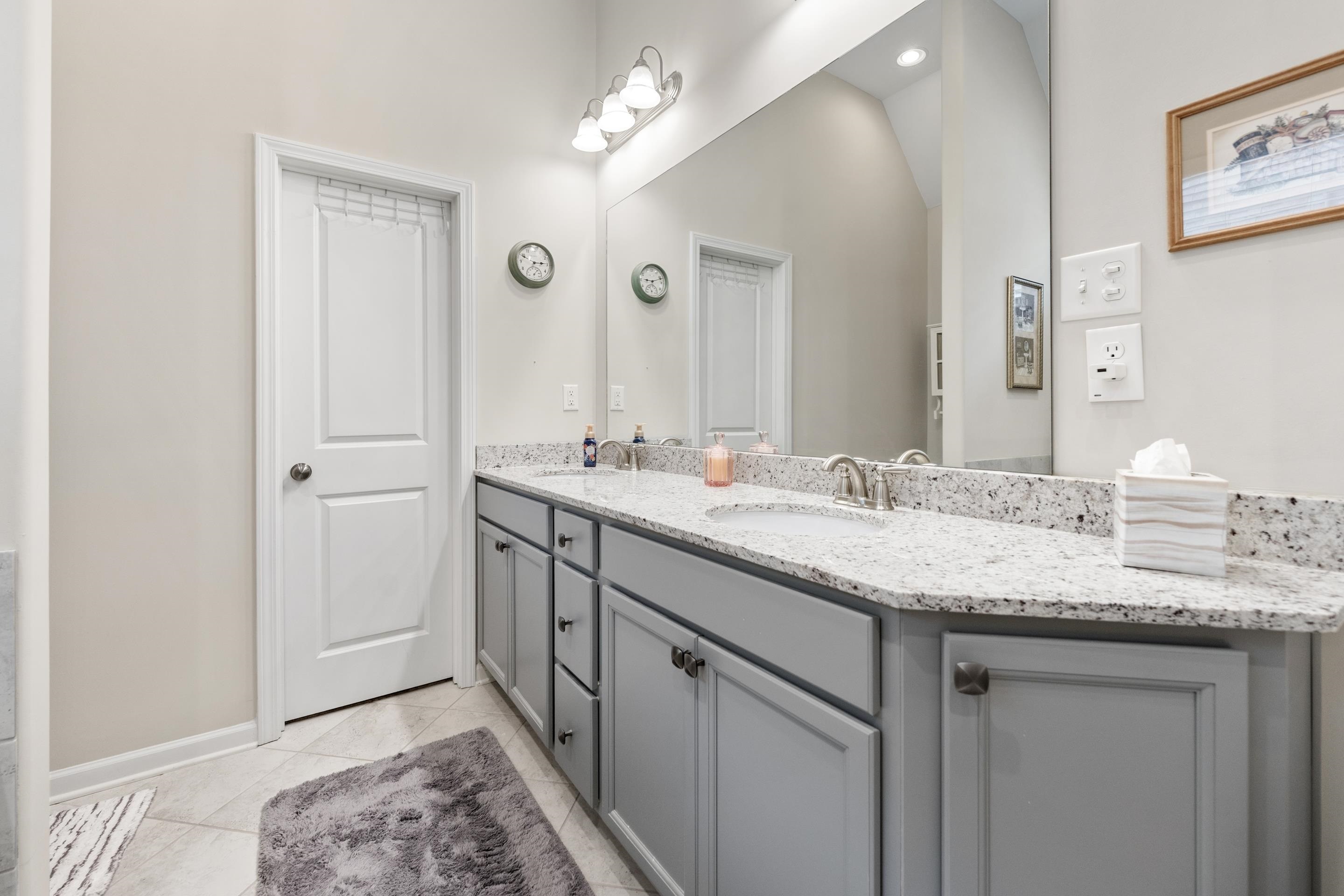 65 Briar Hollow Ln Property Photo 15