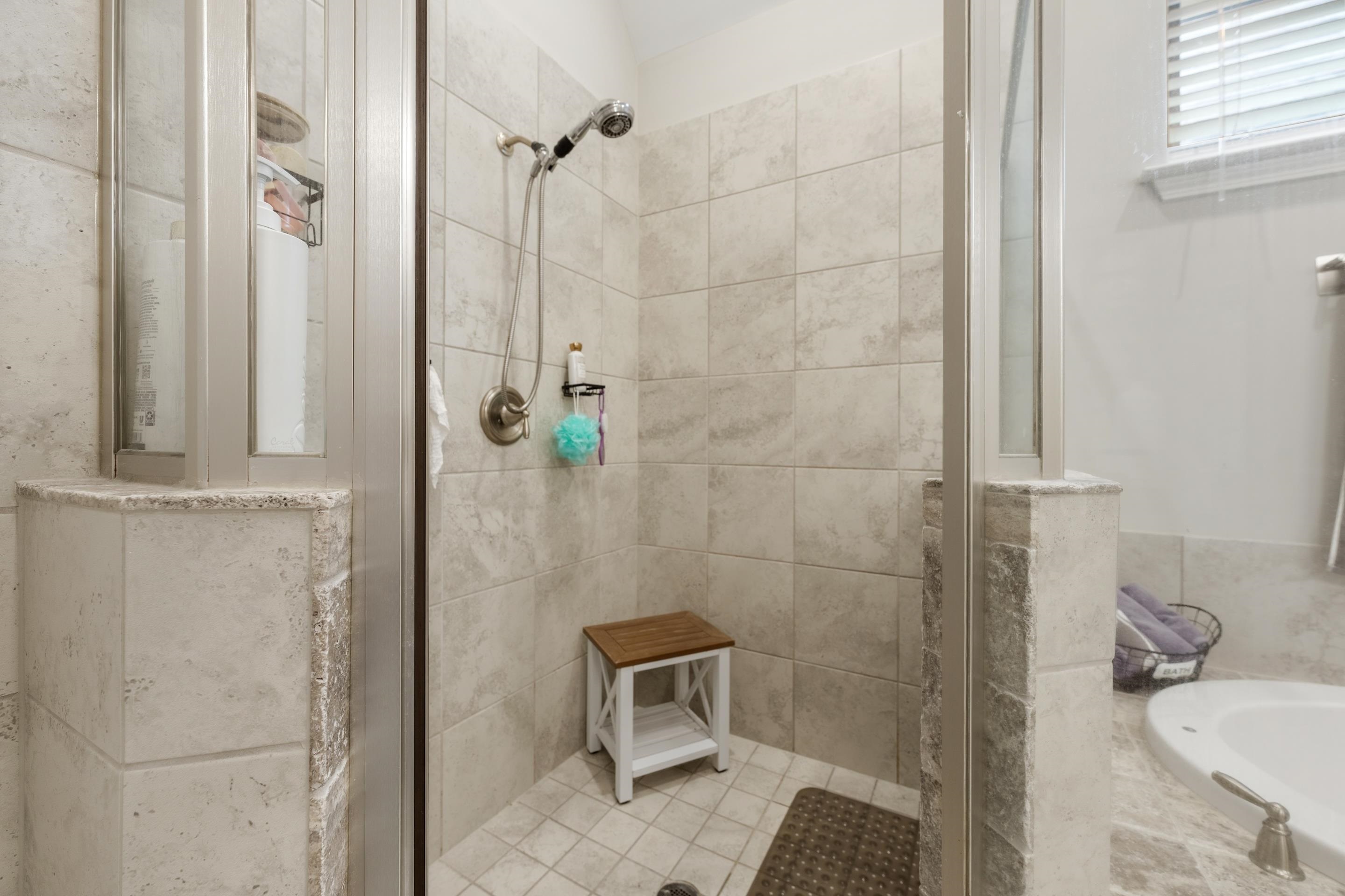65 Briar Hollow Ln Property Photo 17