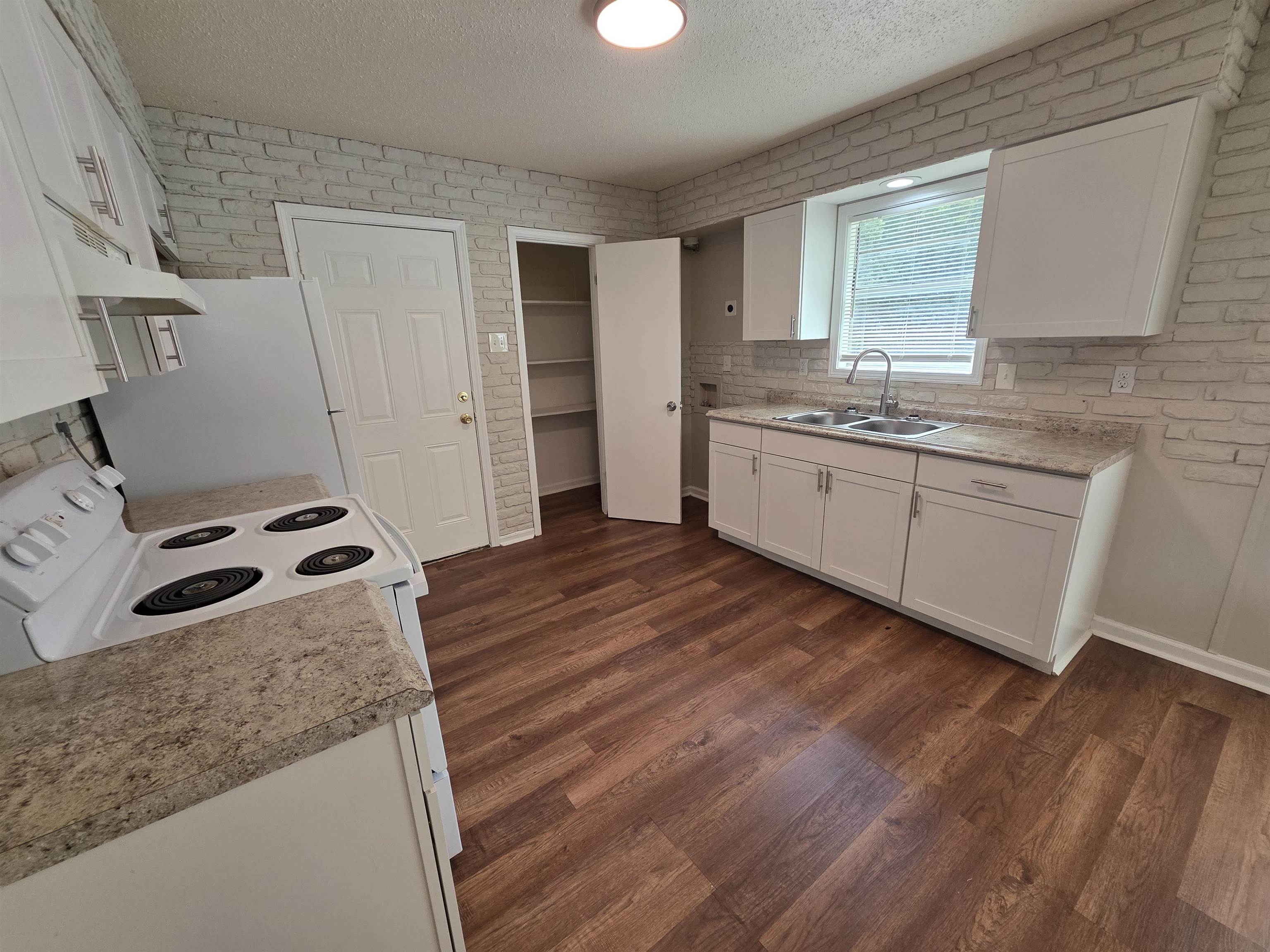 3347 Elk Point Dr Property Photo 5