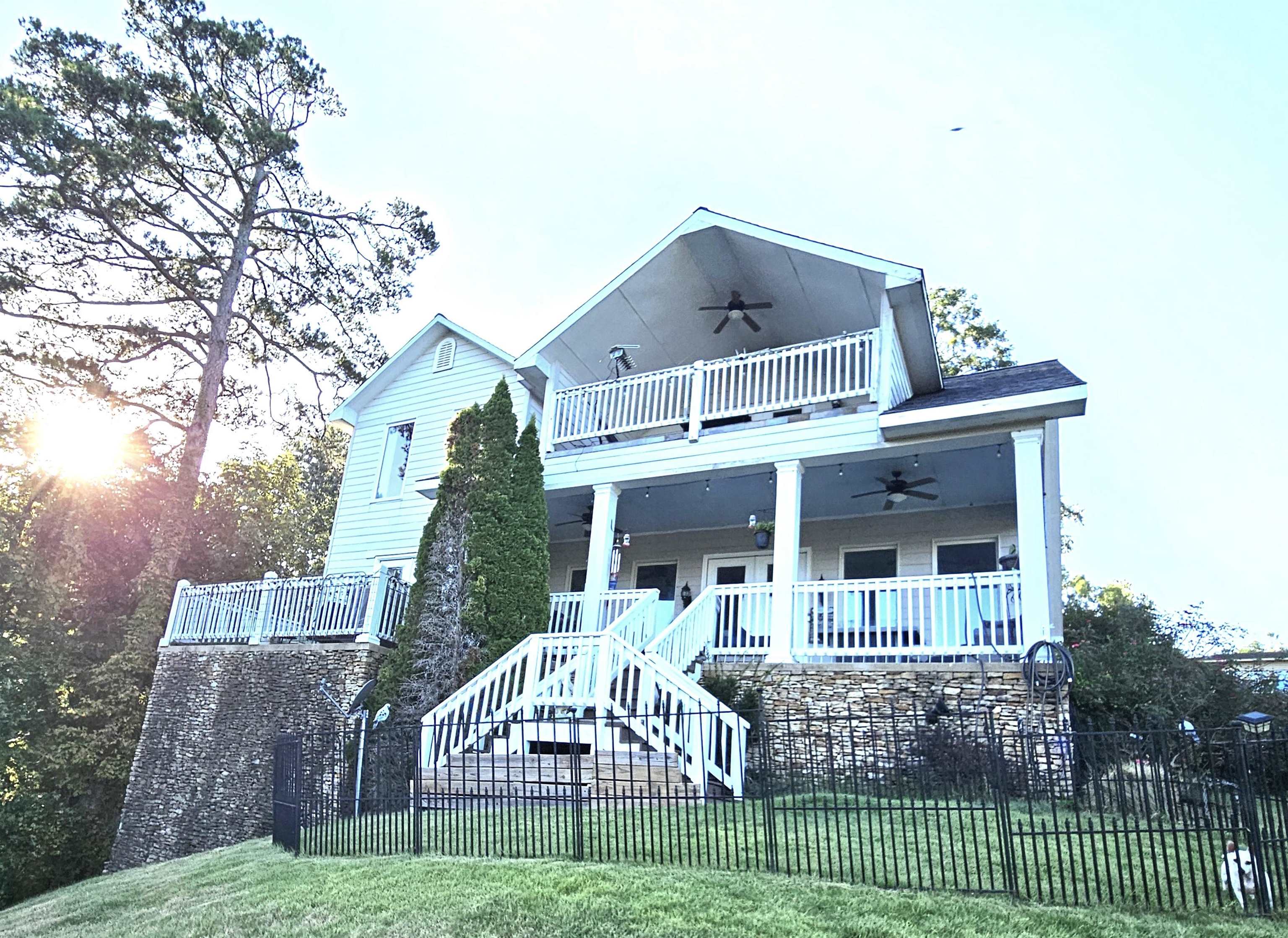 90 LIGHT PT Property Photo 1