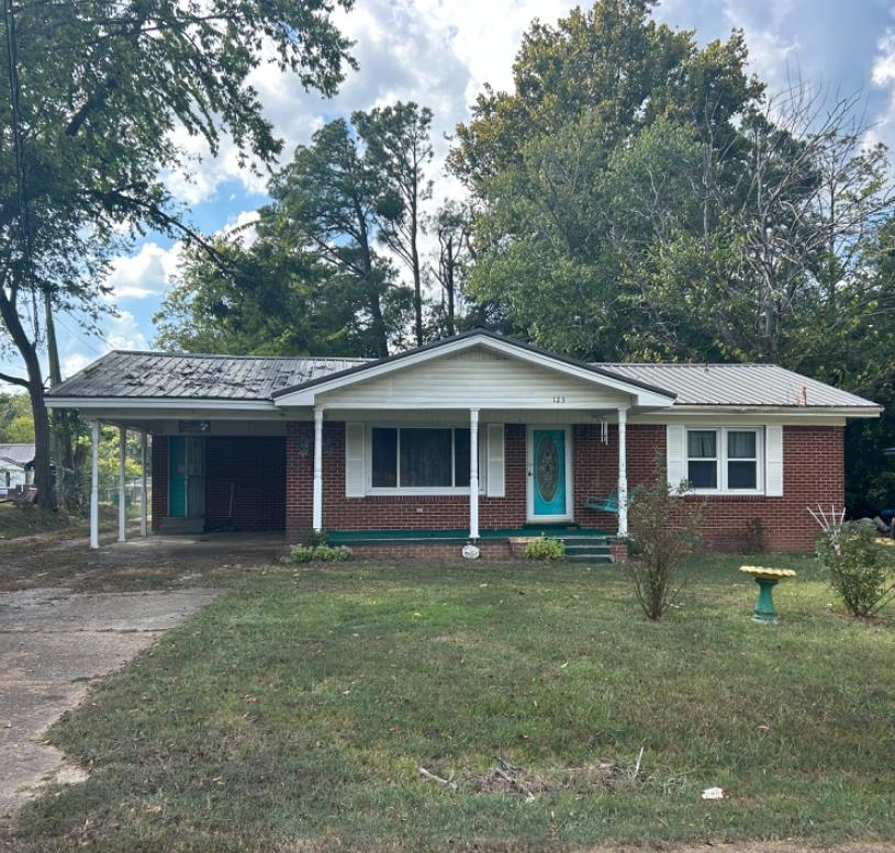 123 North Magnolia St N Property Photo 1