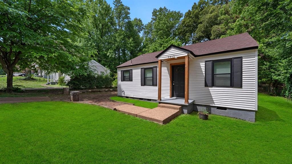 3215 University St Property Photo 2