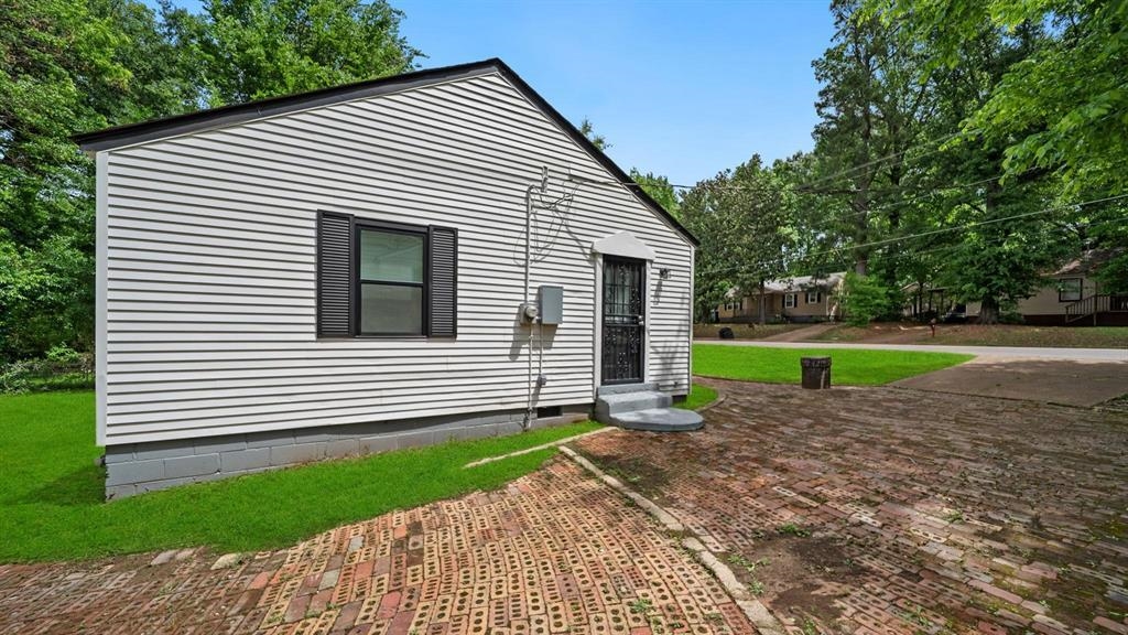 3215 University St Property Photo 4
