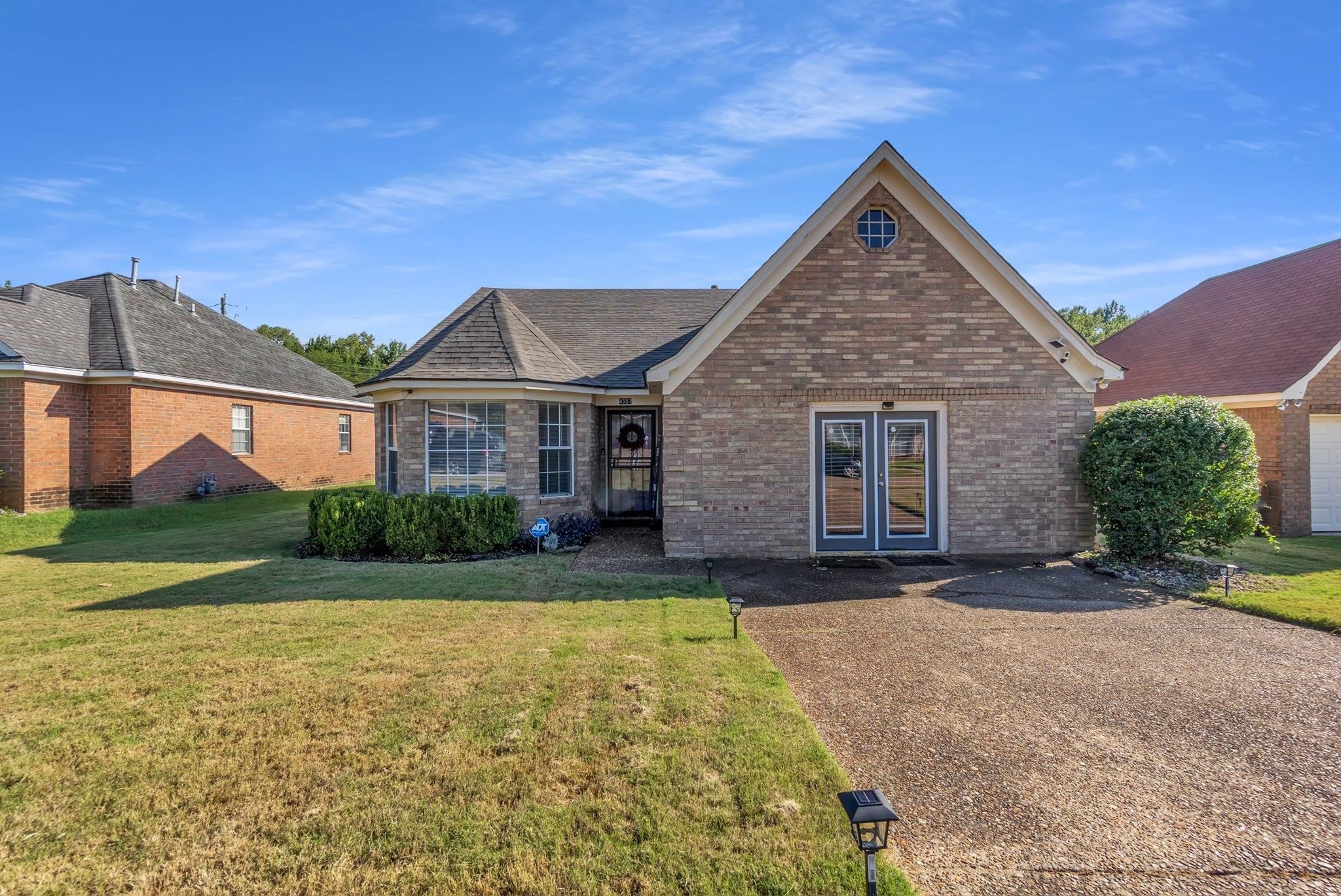 4557 Lindawood Ln Property Photo 1