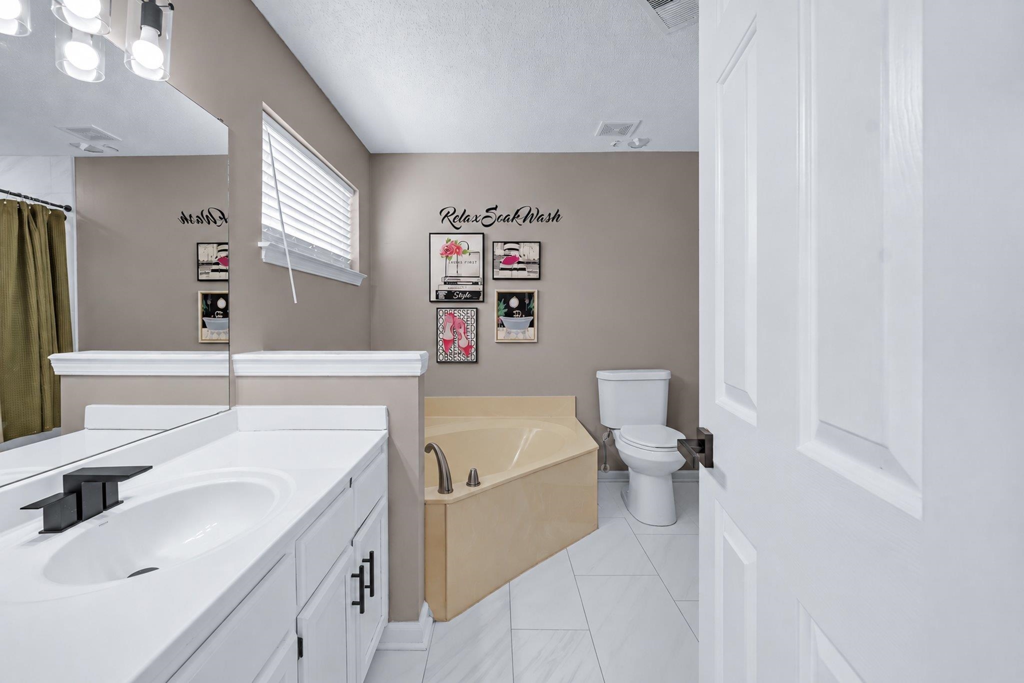 4557 Lindawood Ln Property Photo 7