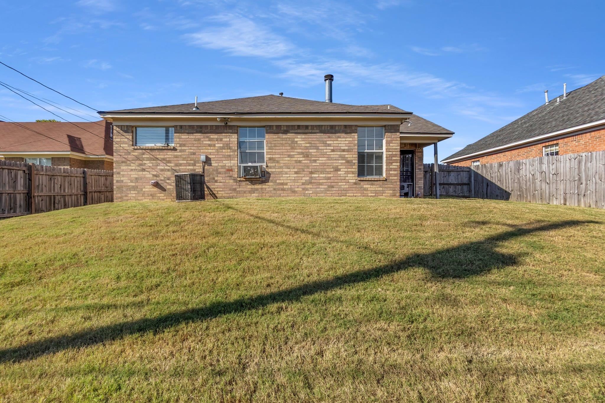 4557 Lindawood Ln Property Photo 20
