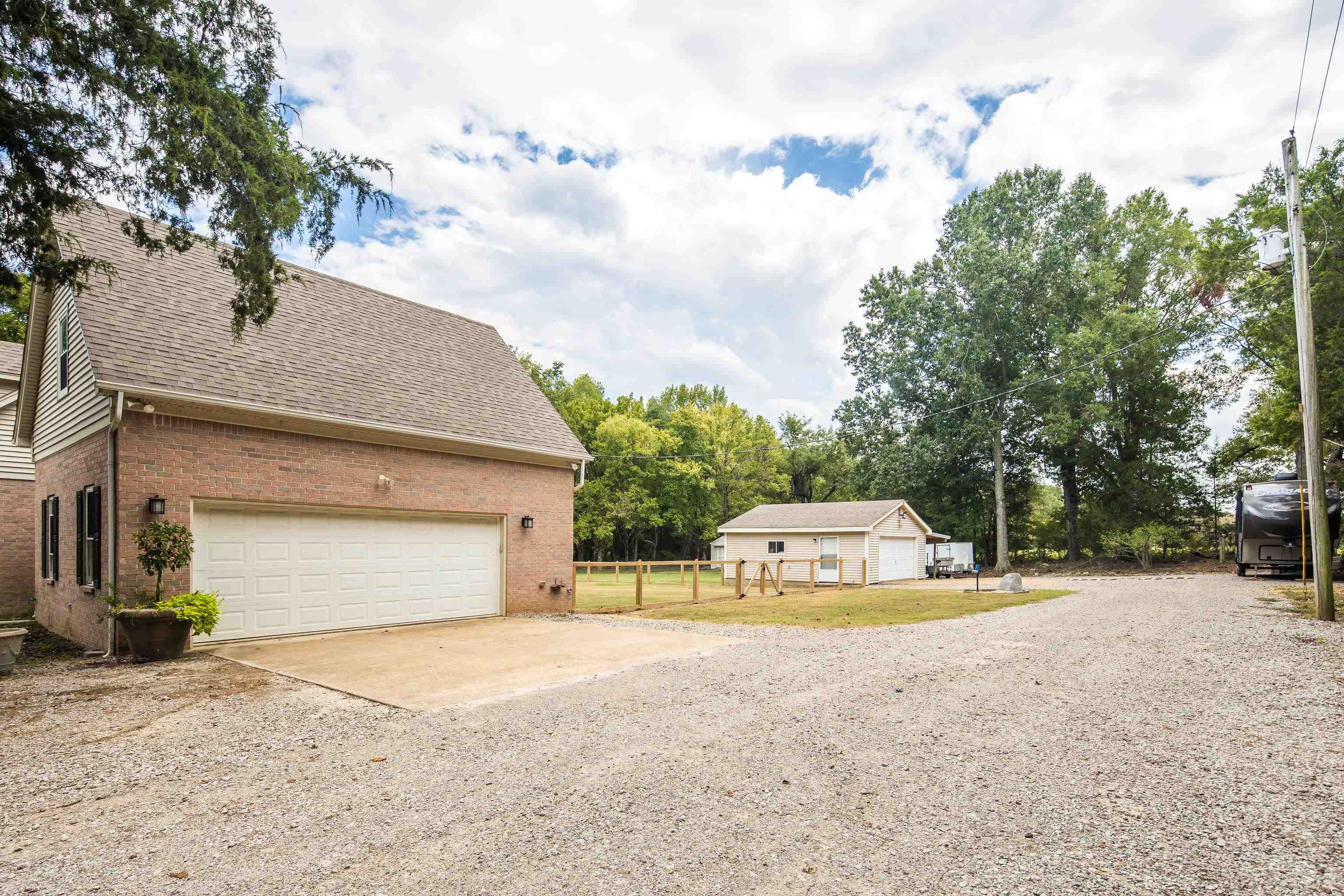 1025 Clara Dr Property Photo 32