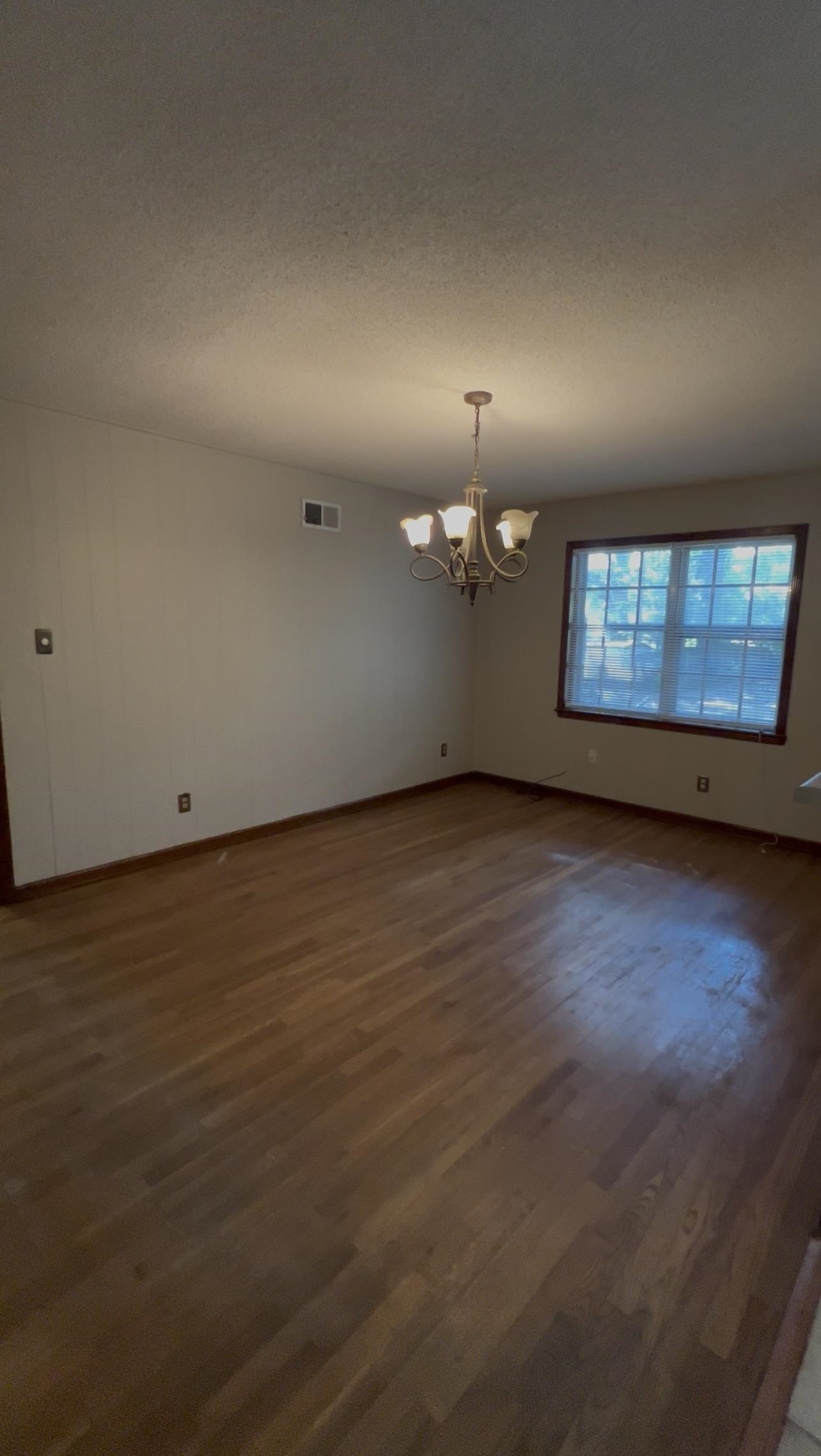 3611 Naylor Dr Property Photo 3