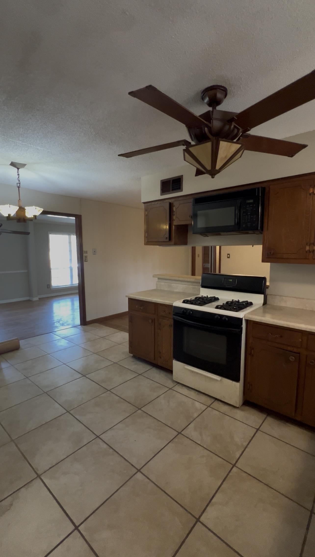 3611 Naylor Dr Property Photo 4