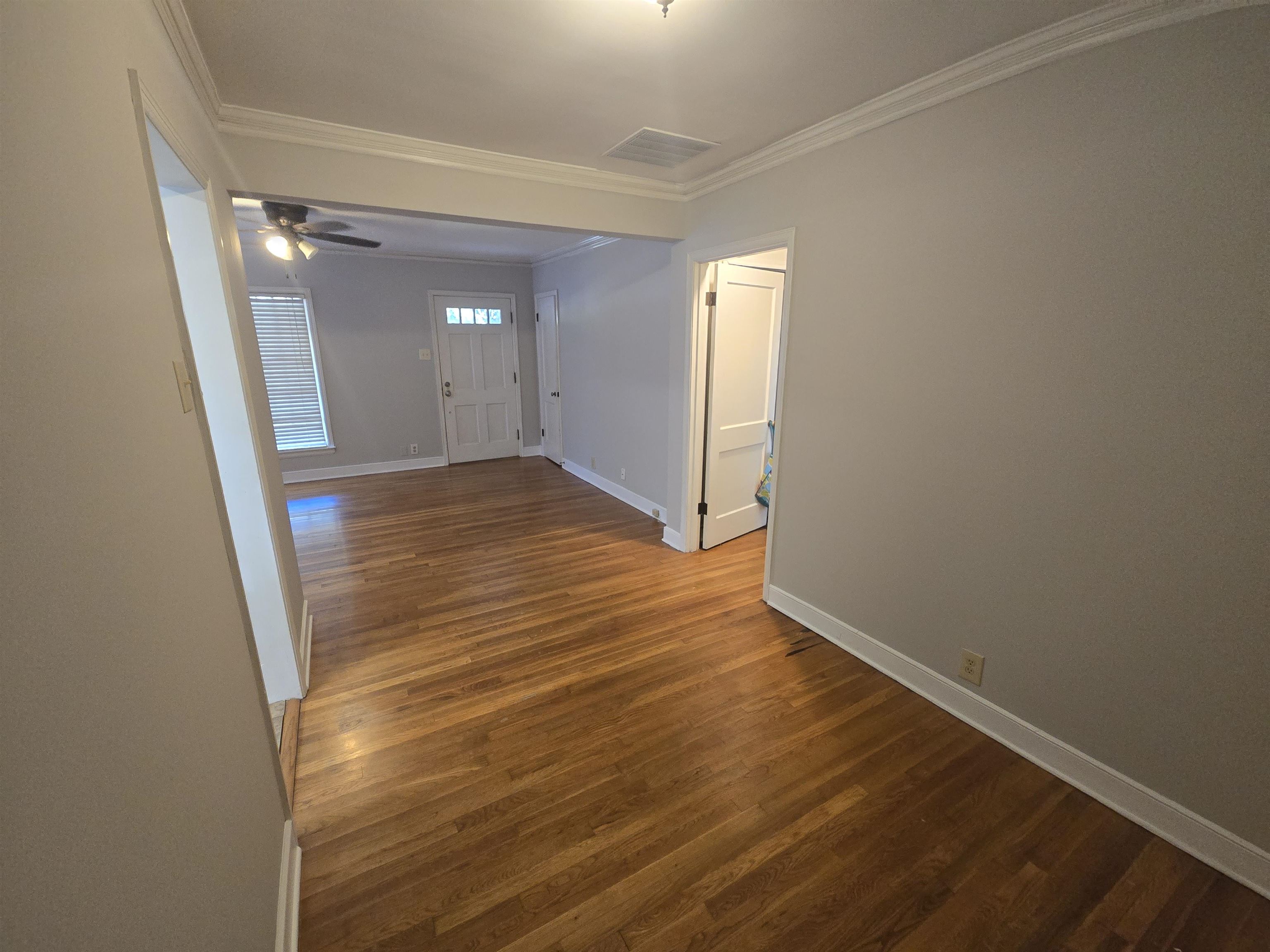 1075 Lorraine St Property Photo 4