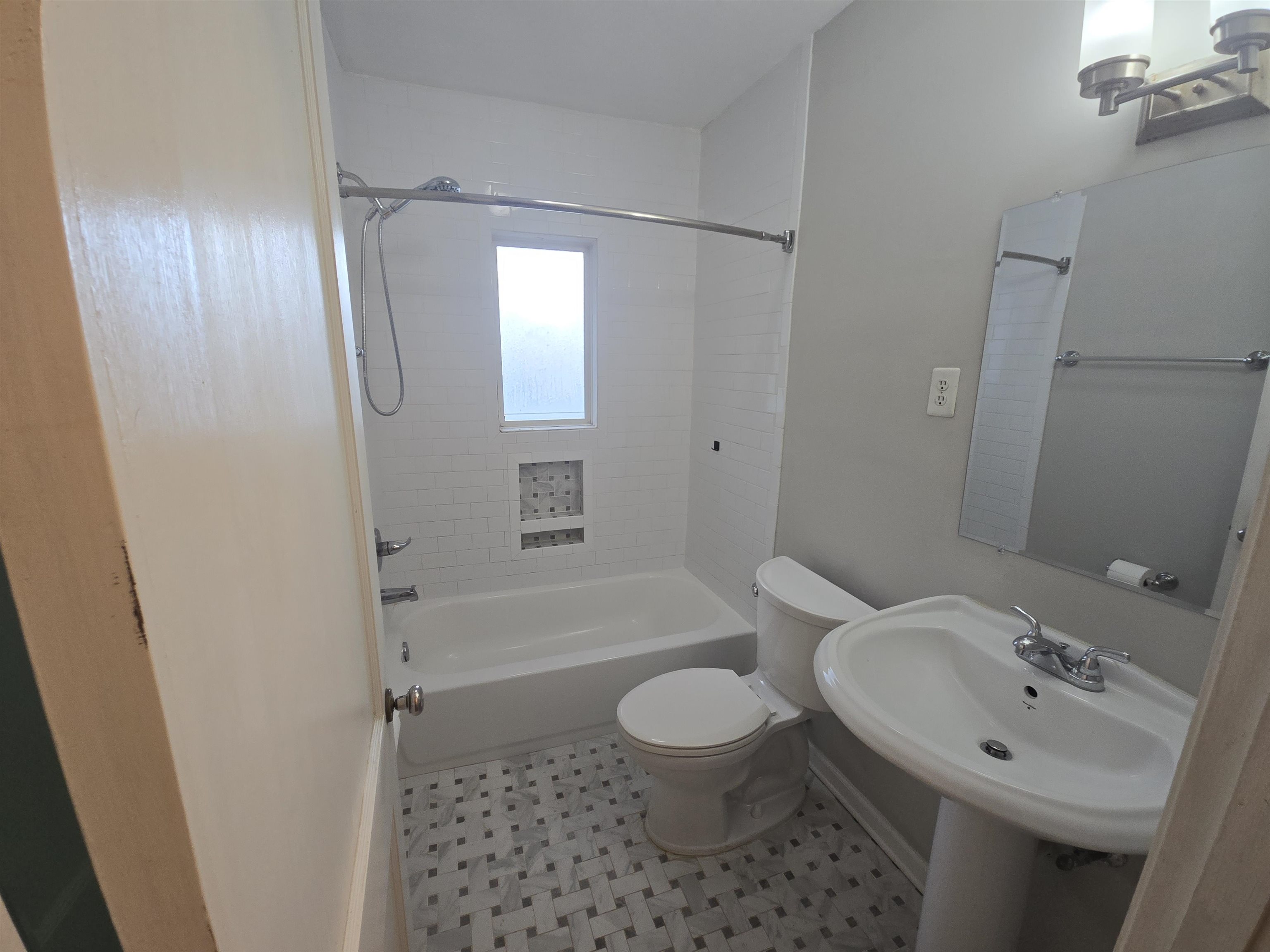1075 Lorraine St Property Photo 7