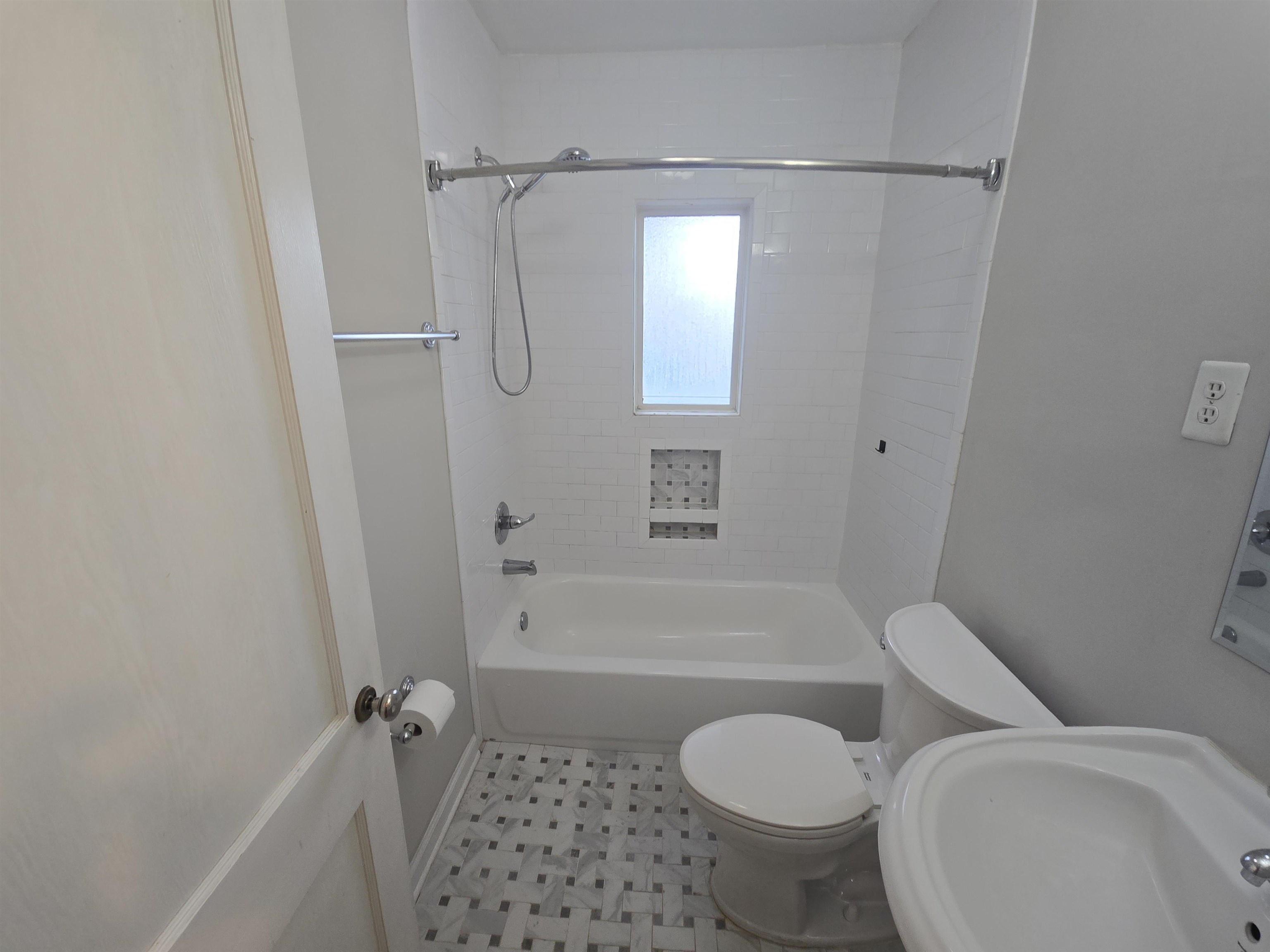 1075 Lorraine St Property Photo 8