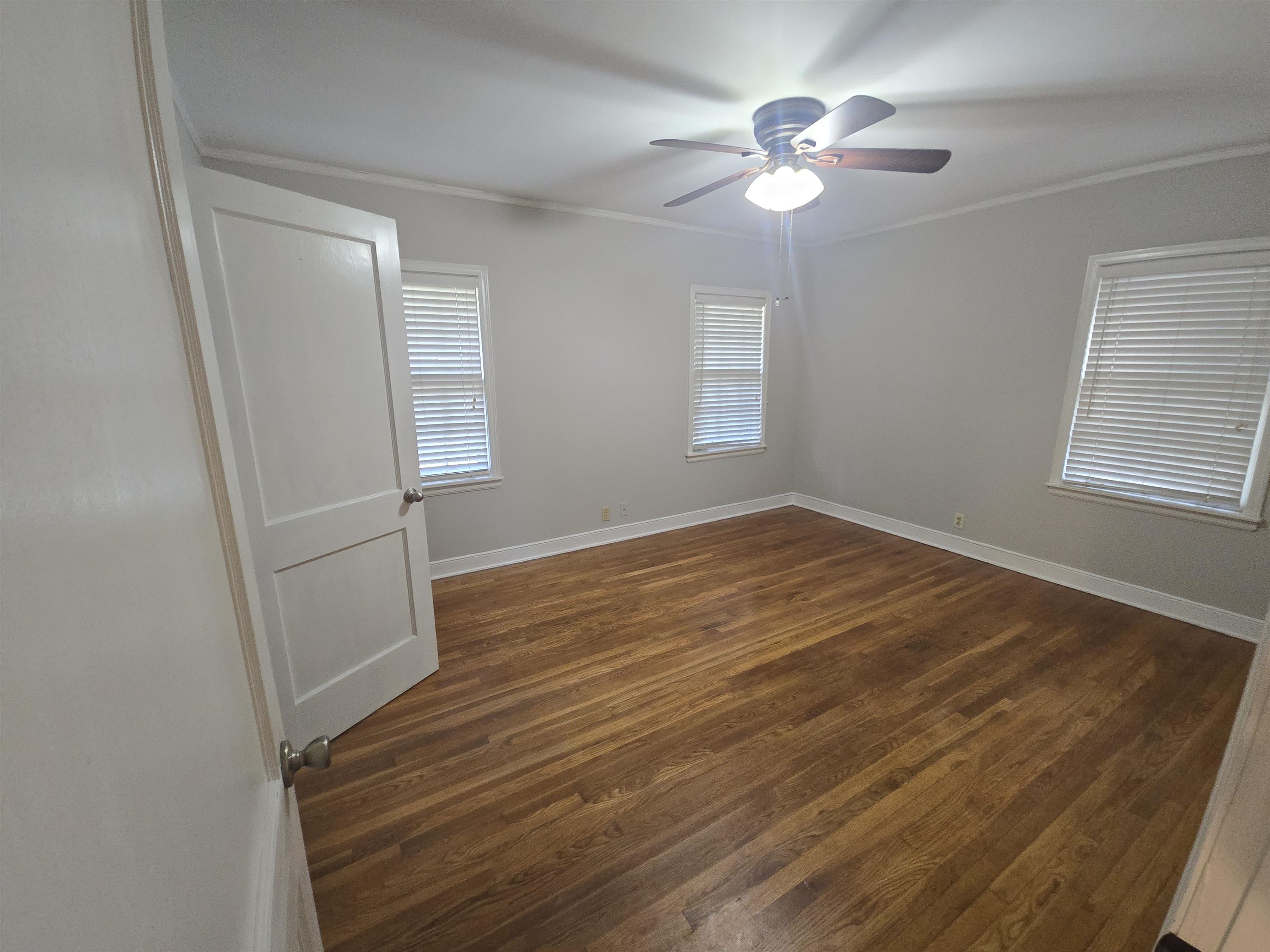 1075 Lorraine St Property Photo 11