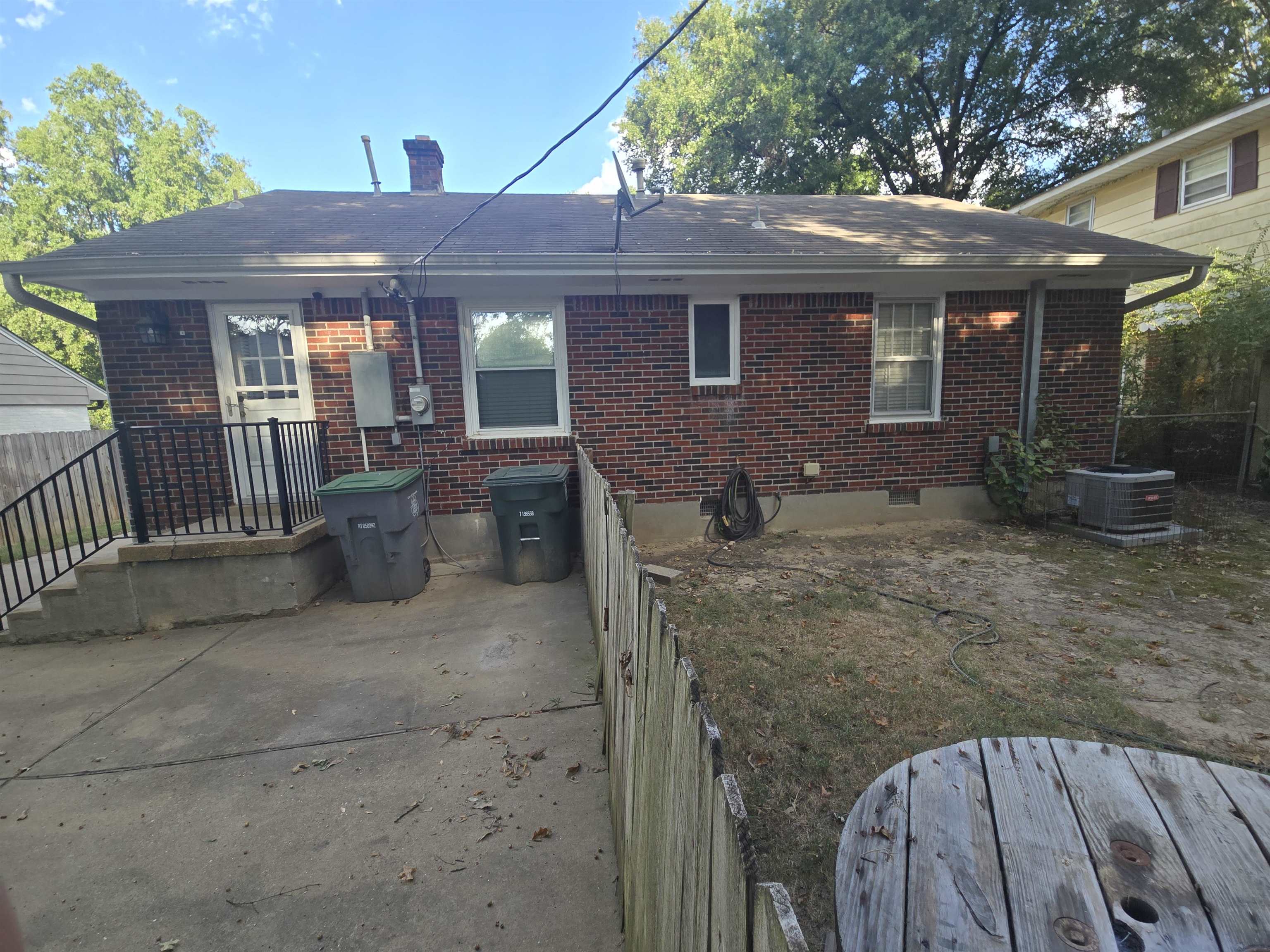 1075 Lorraine St Property Photo 15