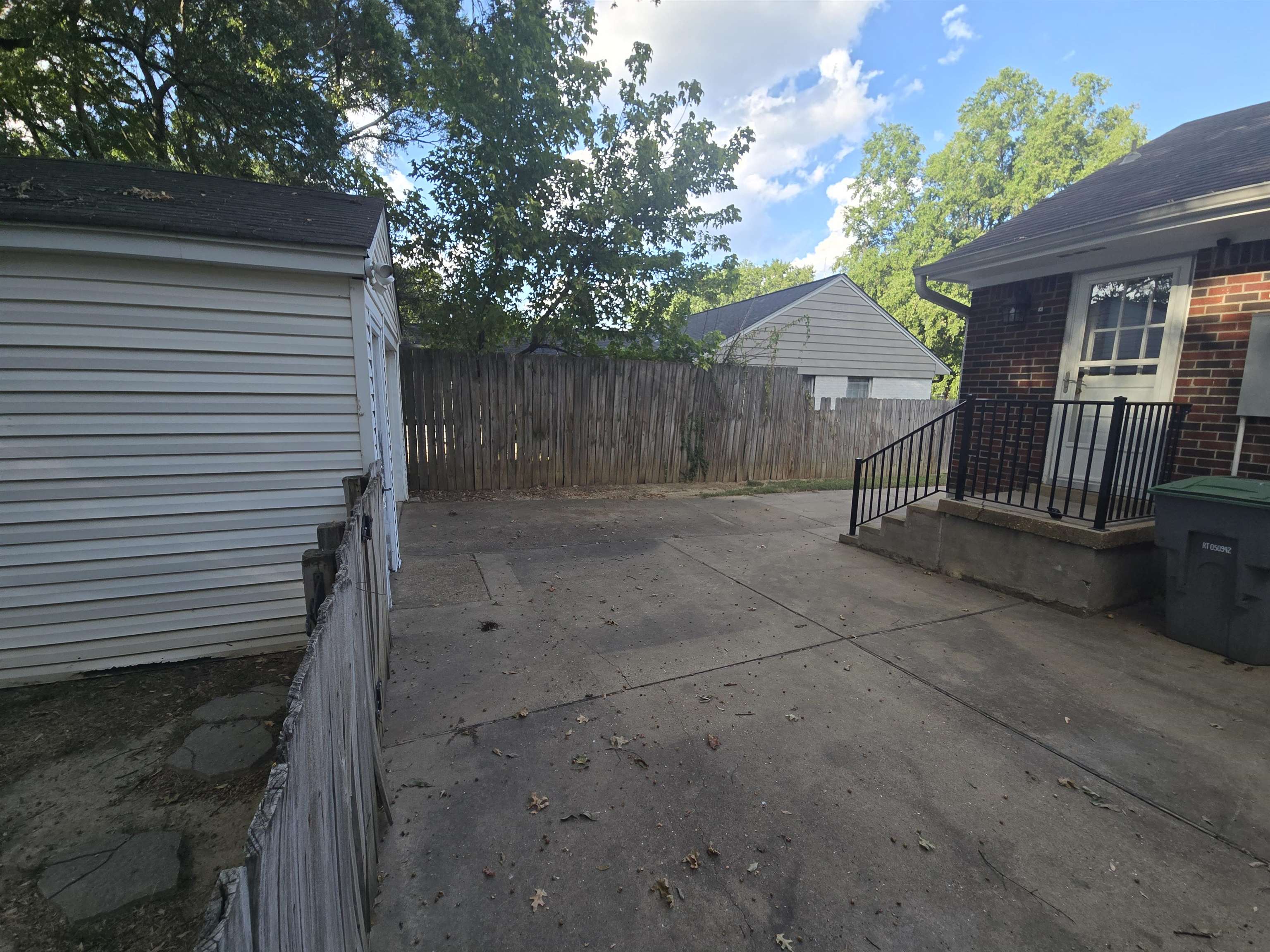 1075 Lorraine St Property Photo 17