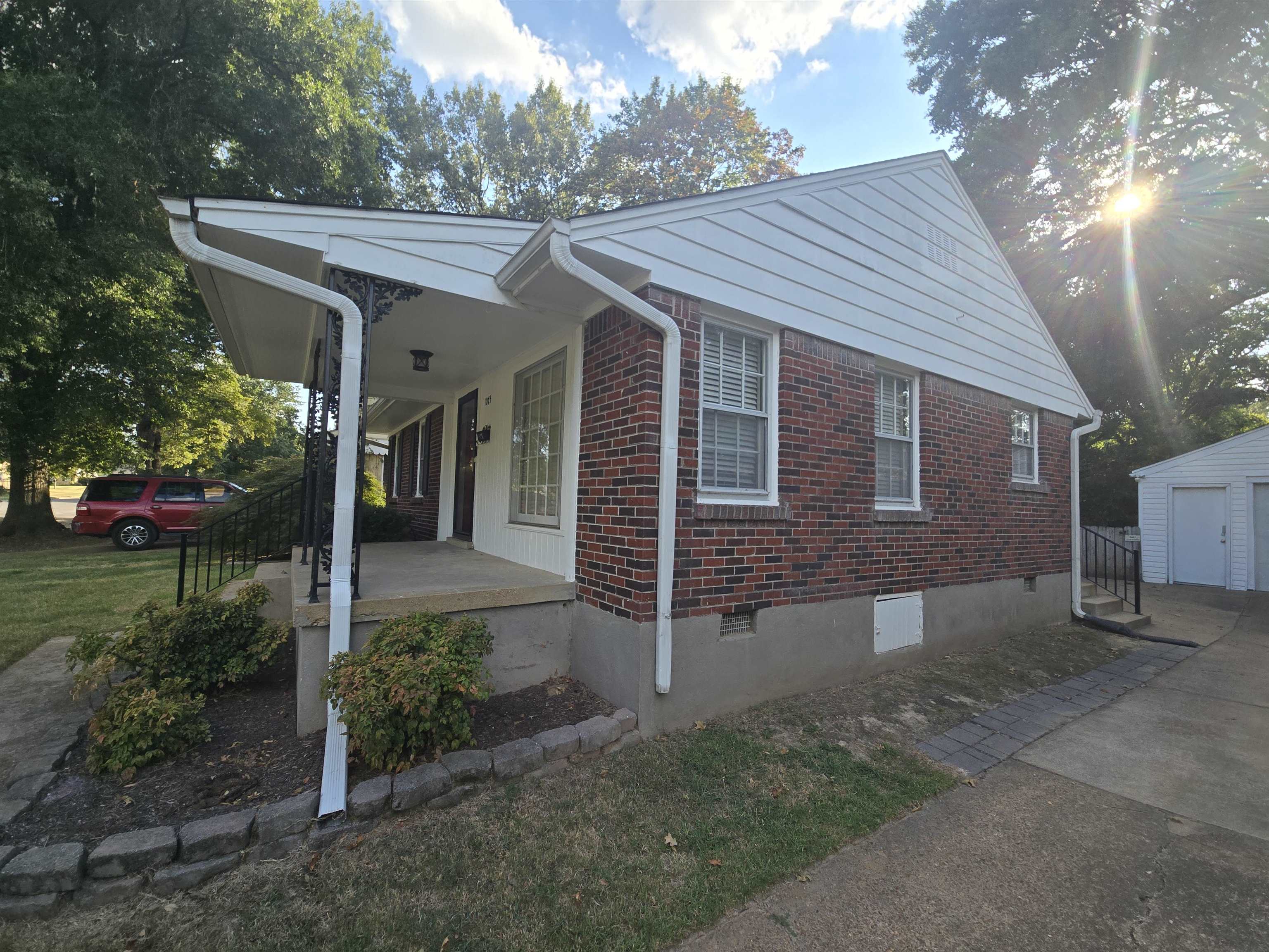 1075 Lorraine St Property Photo 19