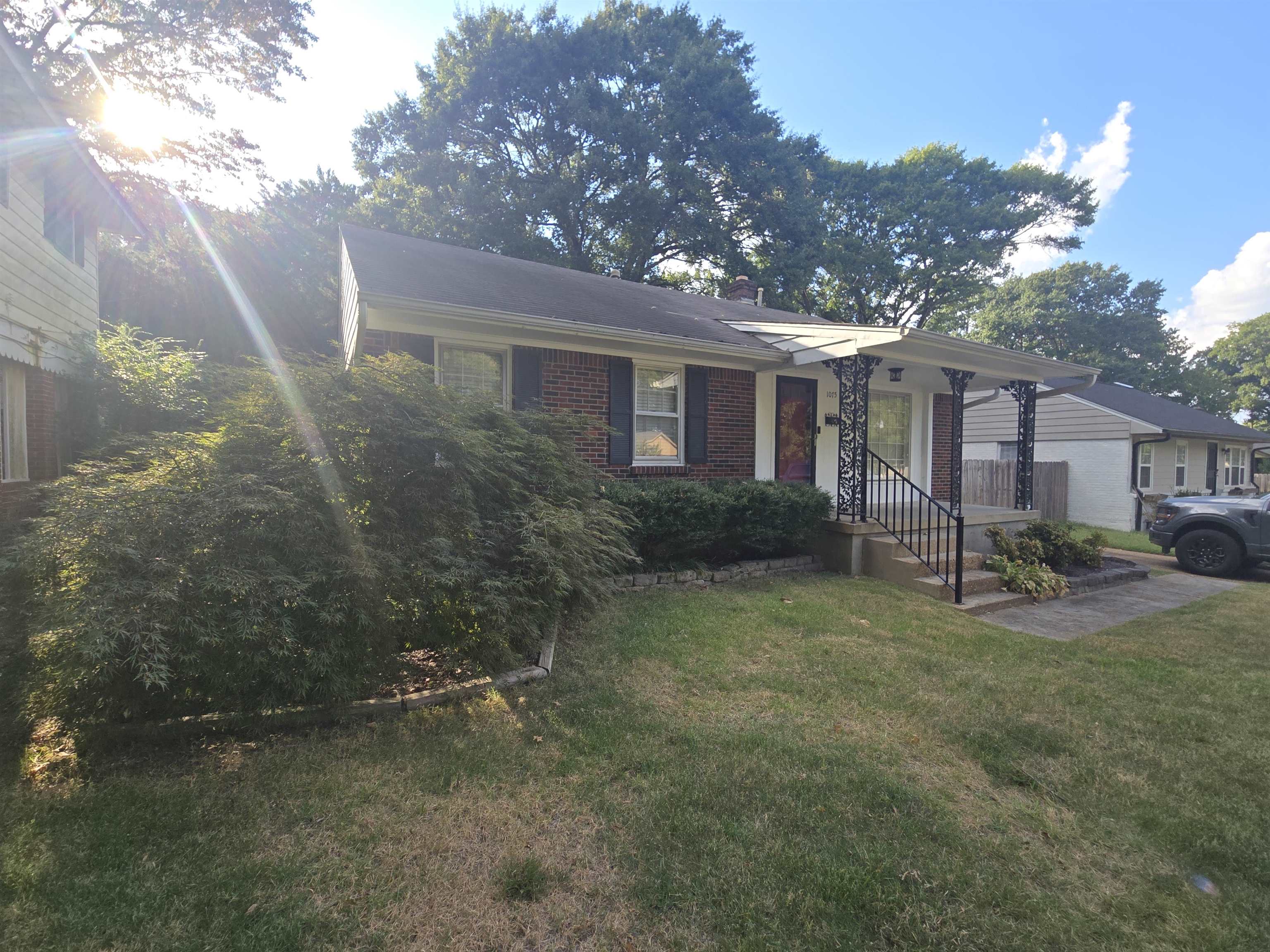 1075 Lorraine St Property Photo 20