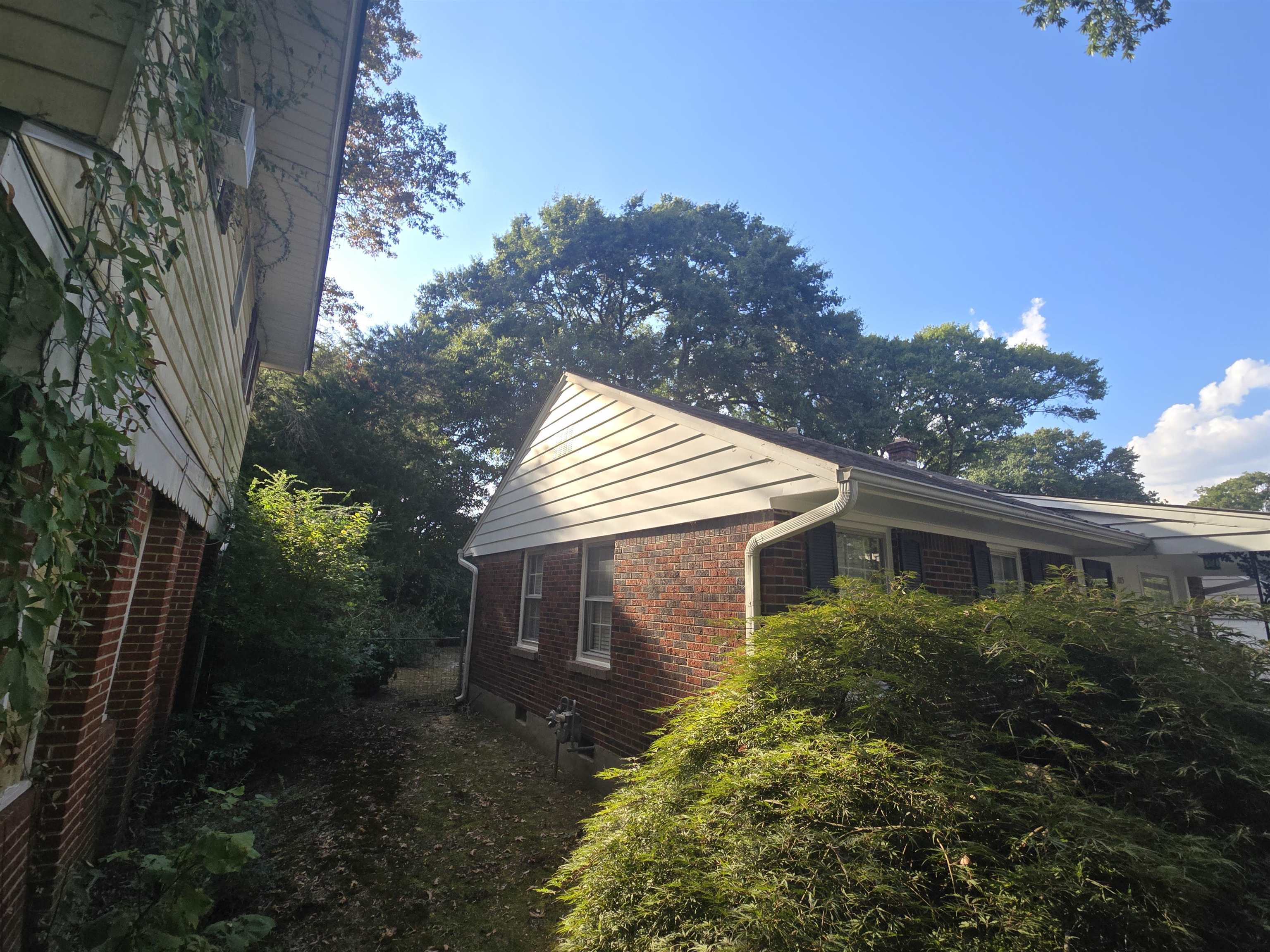 1075 Lorraine St Property Photo 21