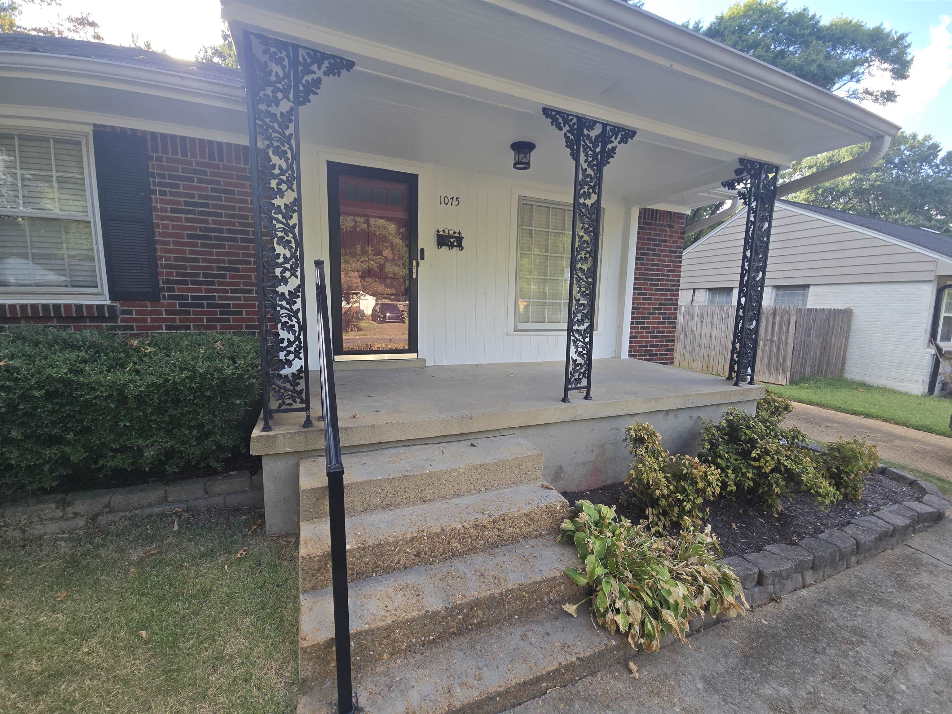 1075 Lorraine St Property Photo 22
