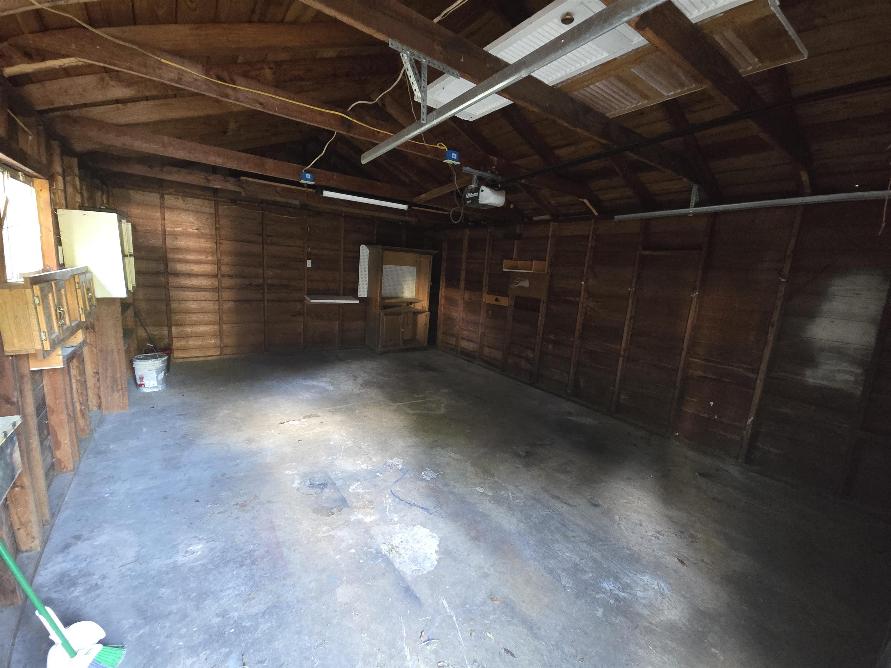 1075 Lorraine St Property Photo 23