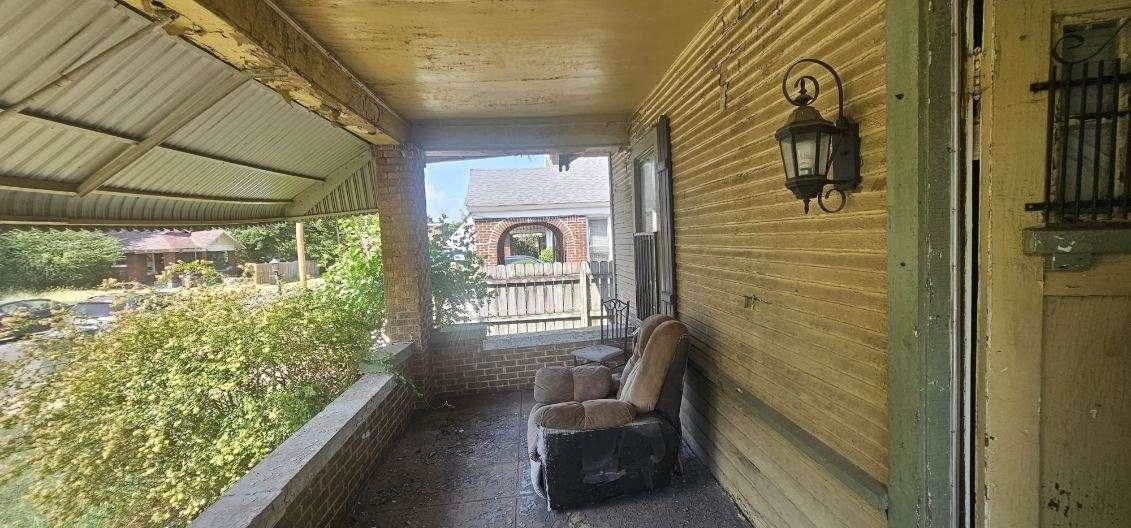 1404 Preston St Property Photo 3
