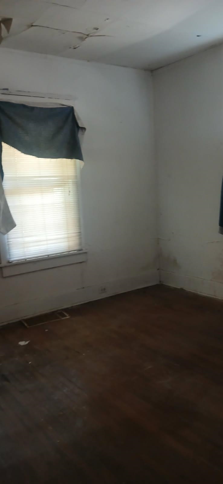 1404 Preston St Property Photo 6