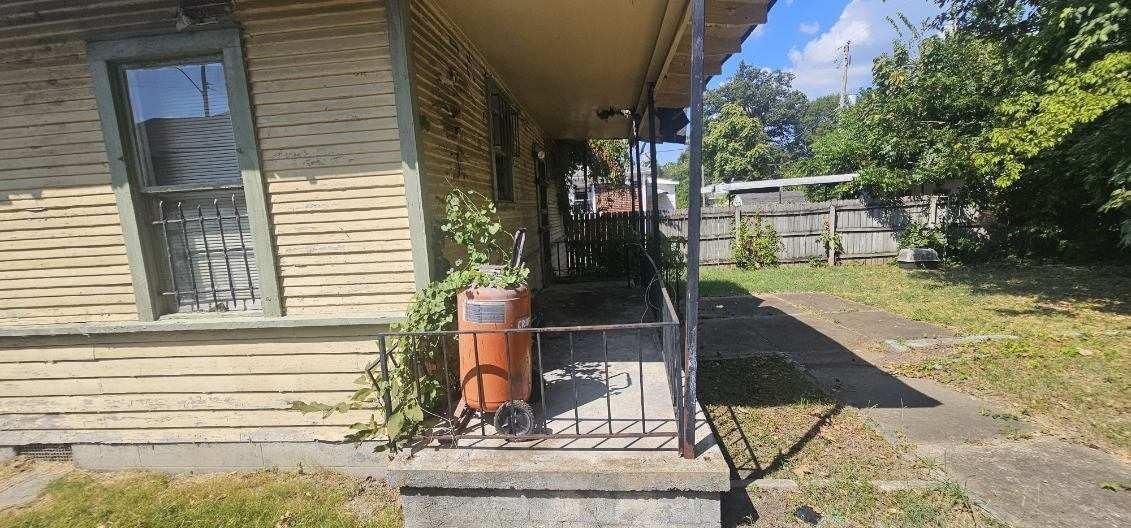 1404 Preston St Property Photo 11