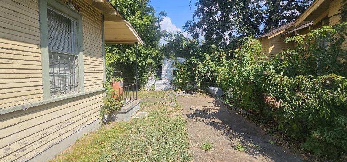 1404 Preston St Property Photo 12
