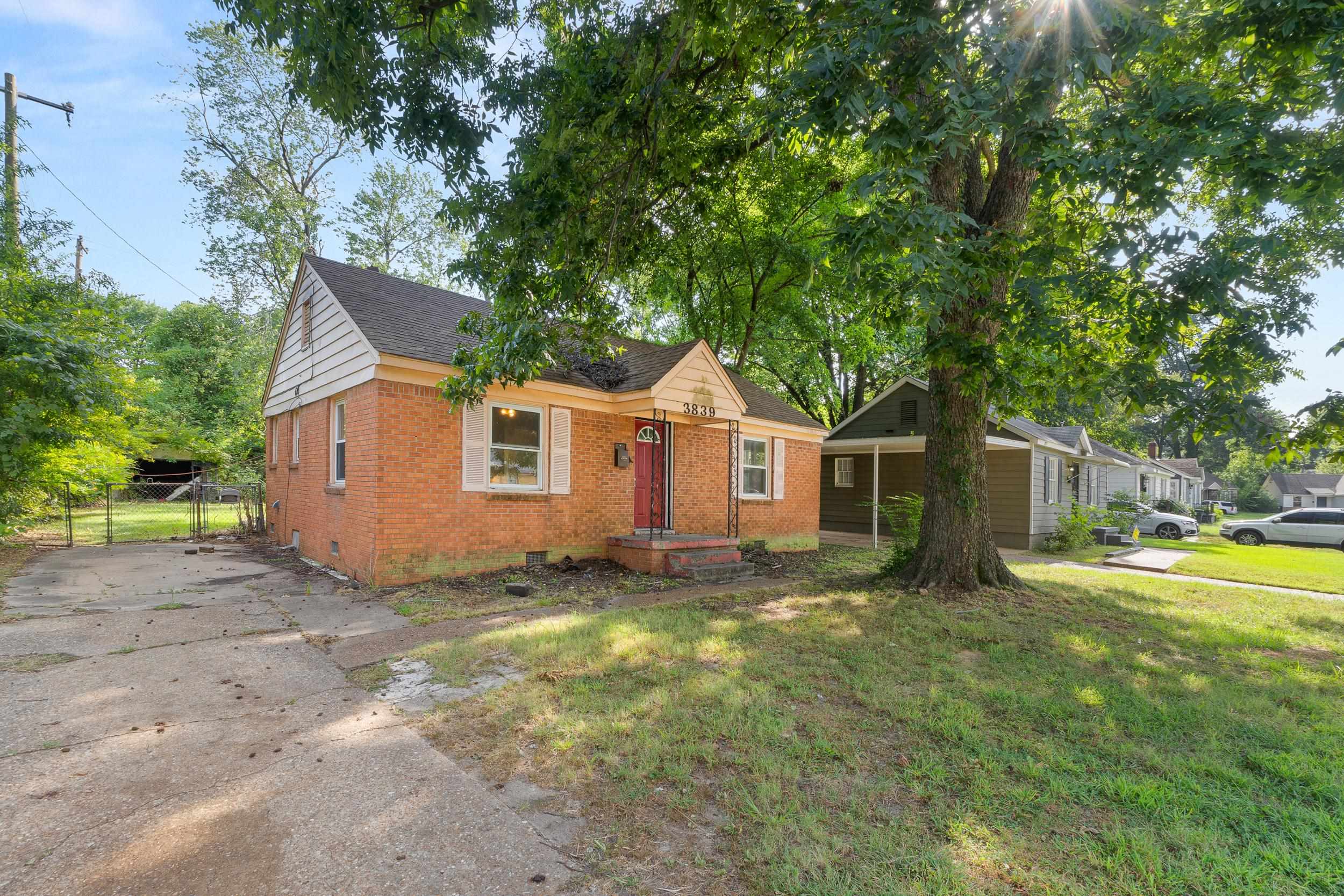 3839 S Goodman Cir Property Photo 2