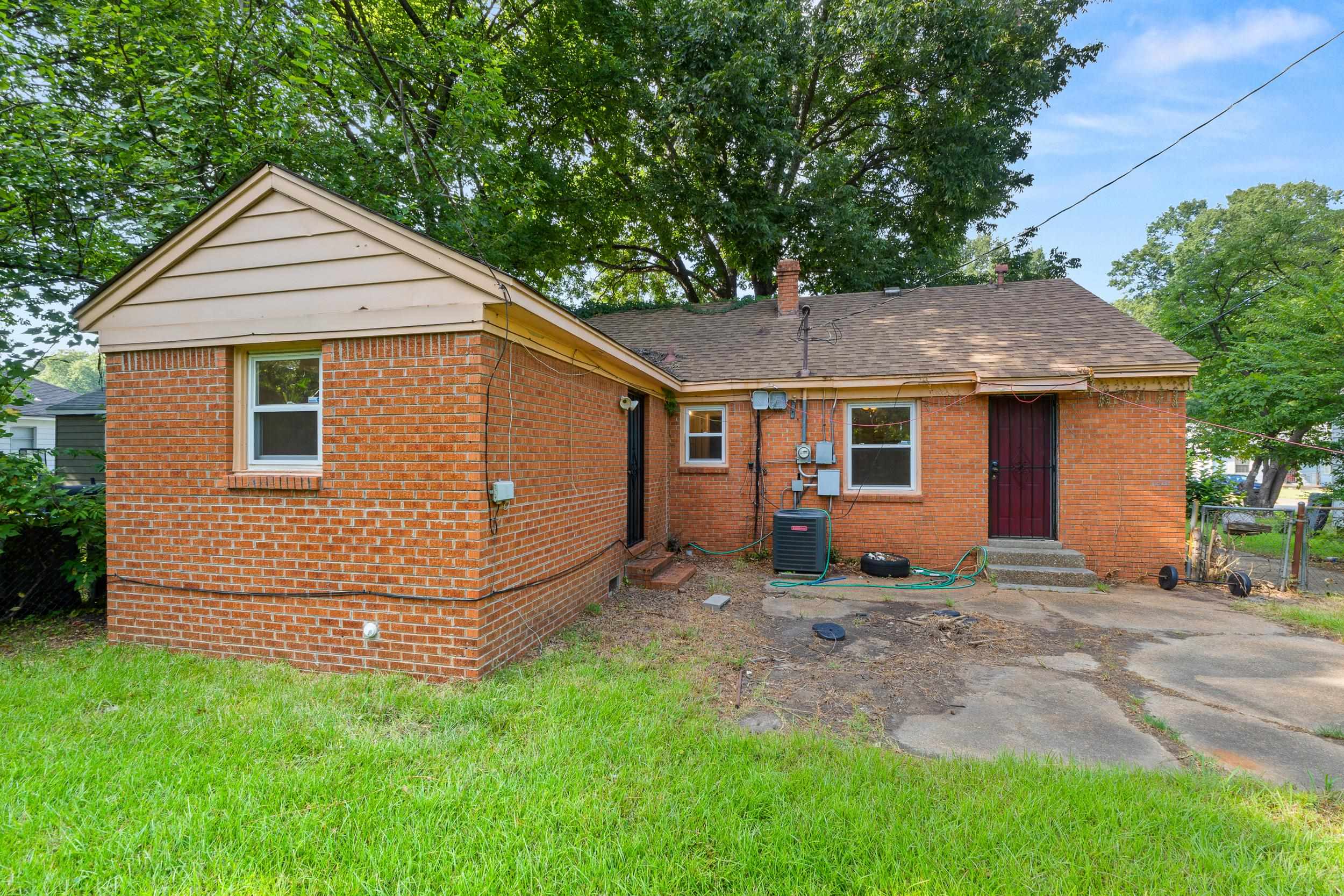 3839 S Goodman Cir Property Photo 5