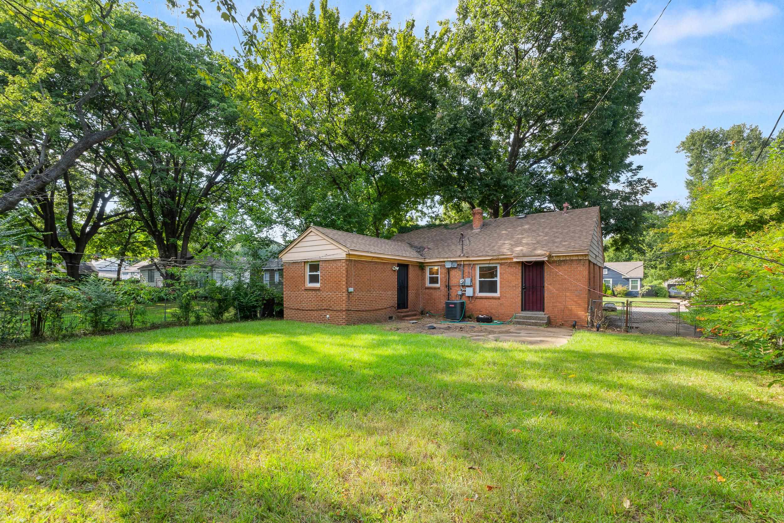 3839 S Goodman Cir Property Photo 6
