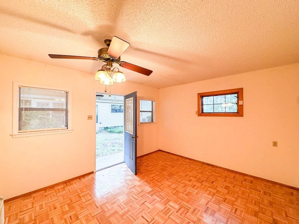 96 Whaley Rd Property Photo 13