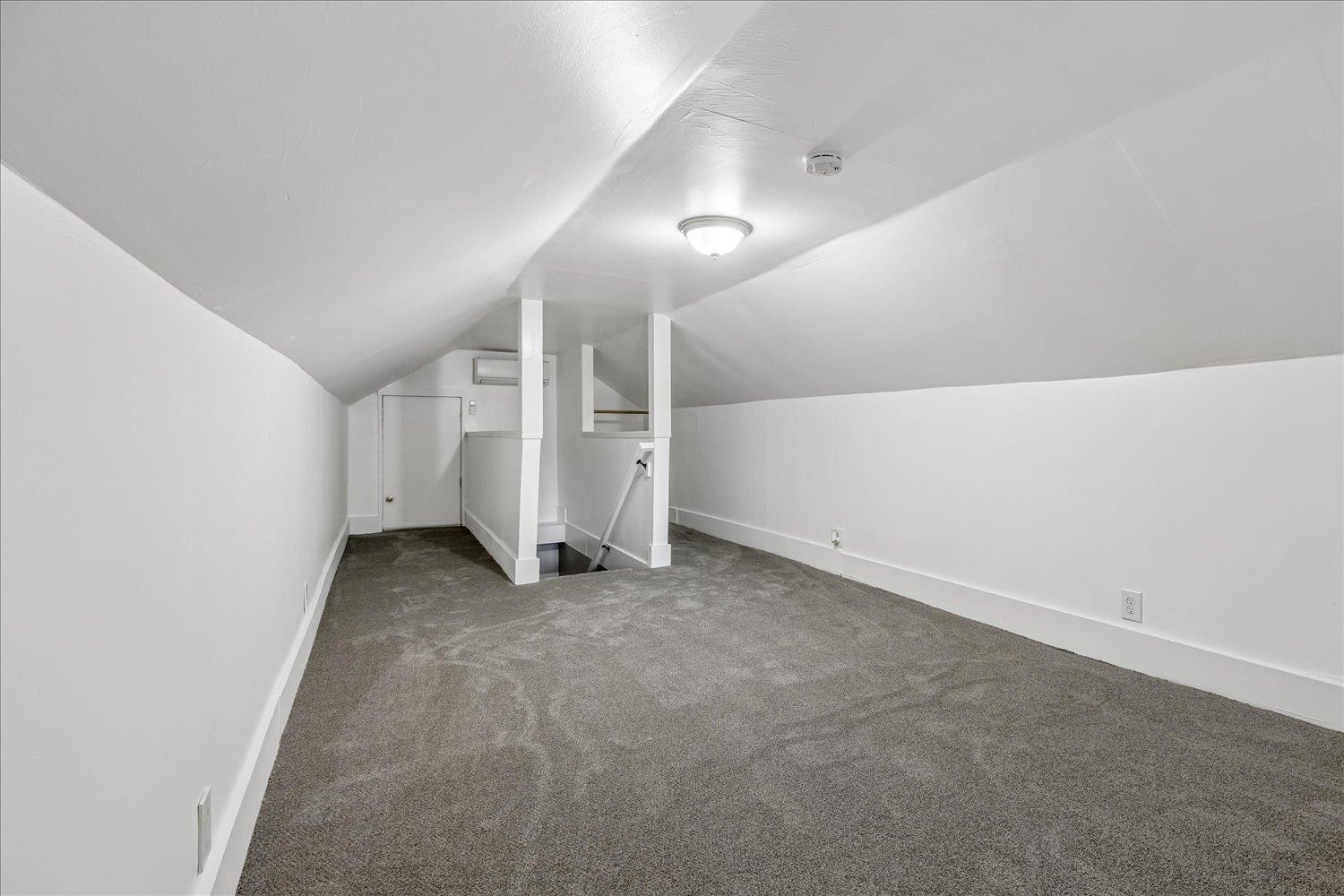 702 Loeb St Property Photo 14