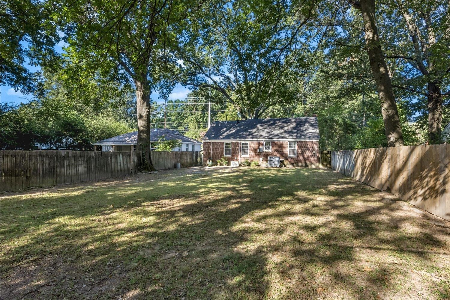 702 Loeb St Property Photo 17