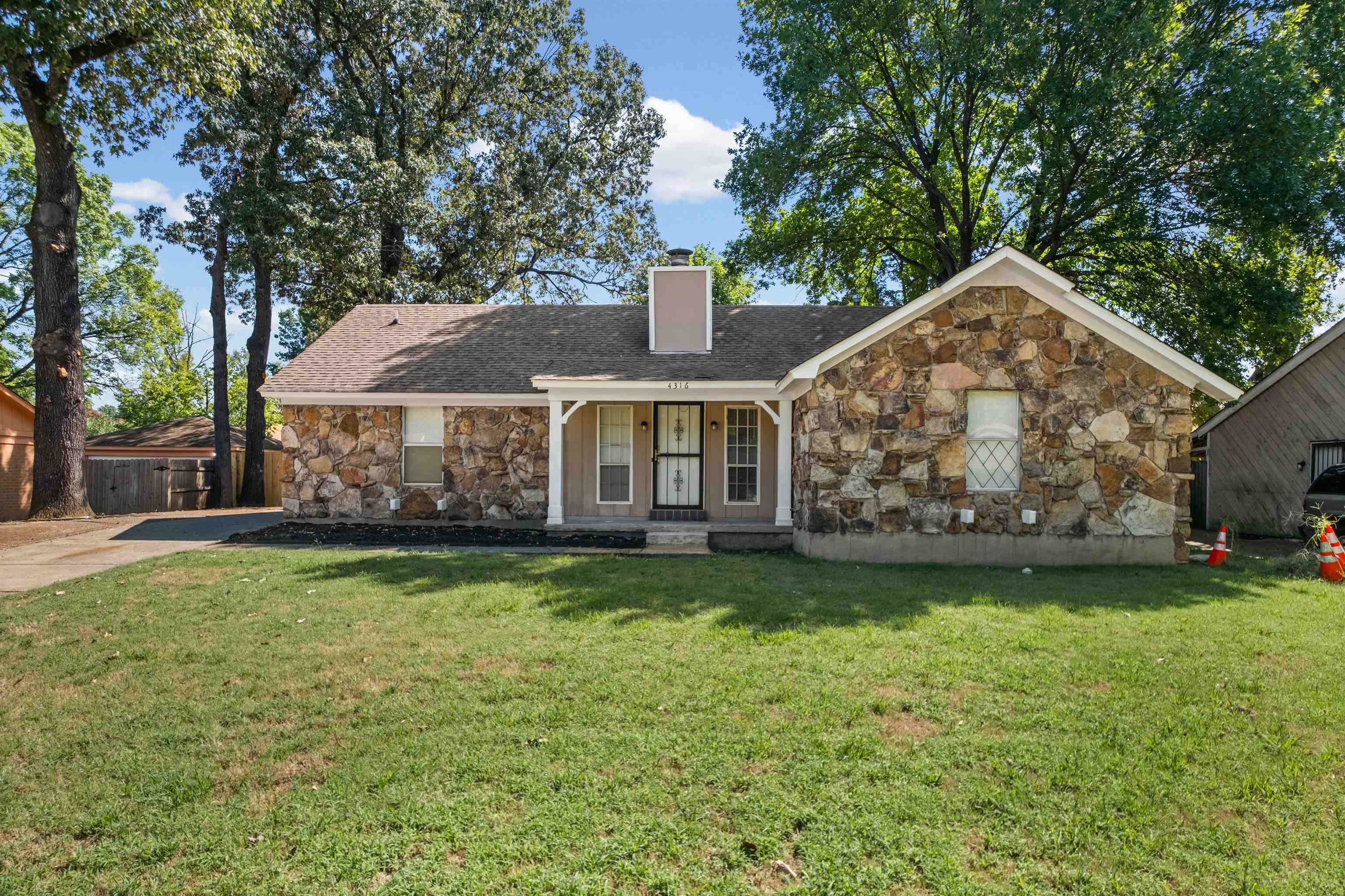 4316 Crescent Park Dr Property Photo 1