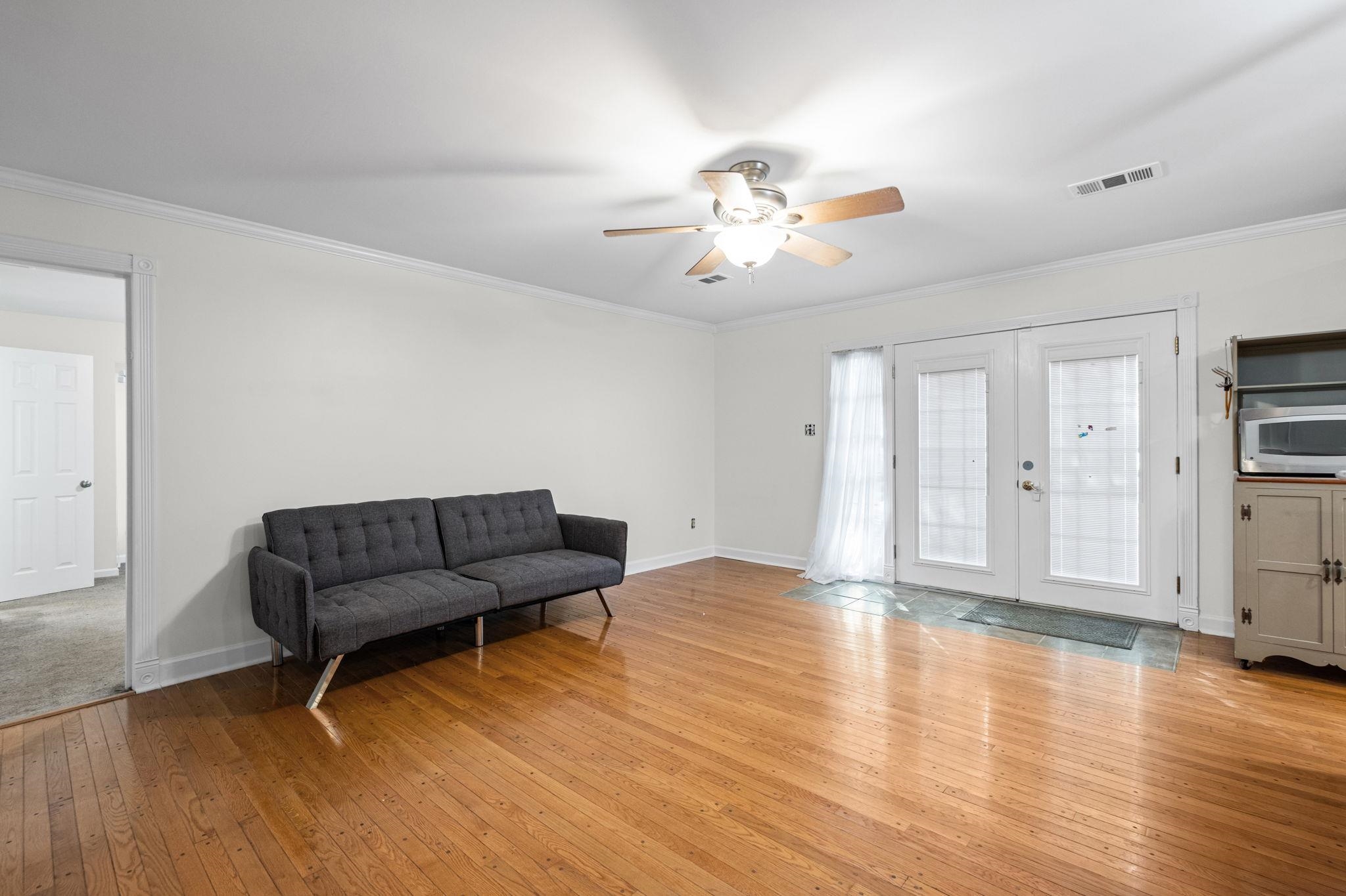 1319 Weymouth St Property Photo 3