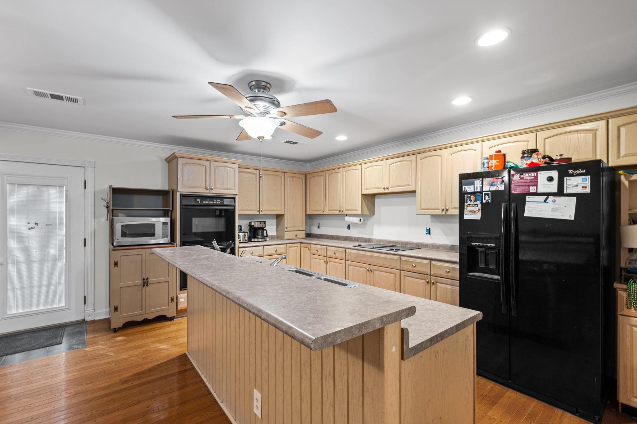 1319 Weymouth St Property Photo 4