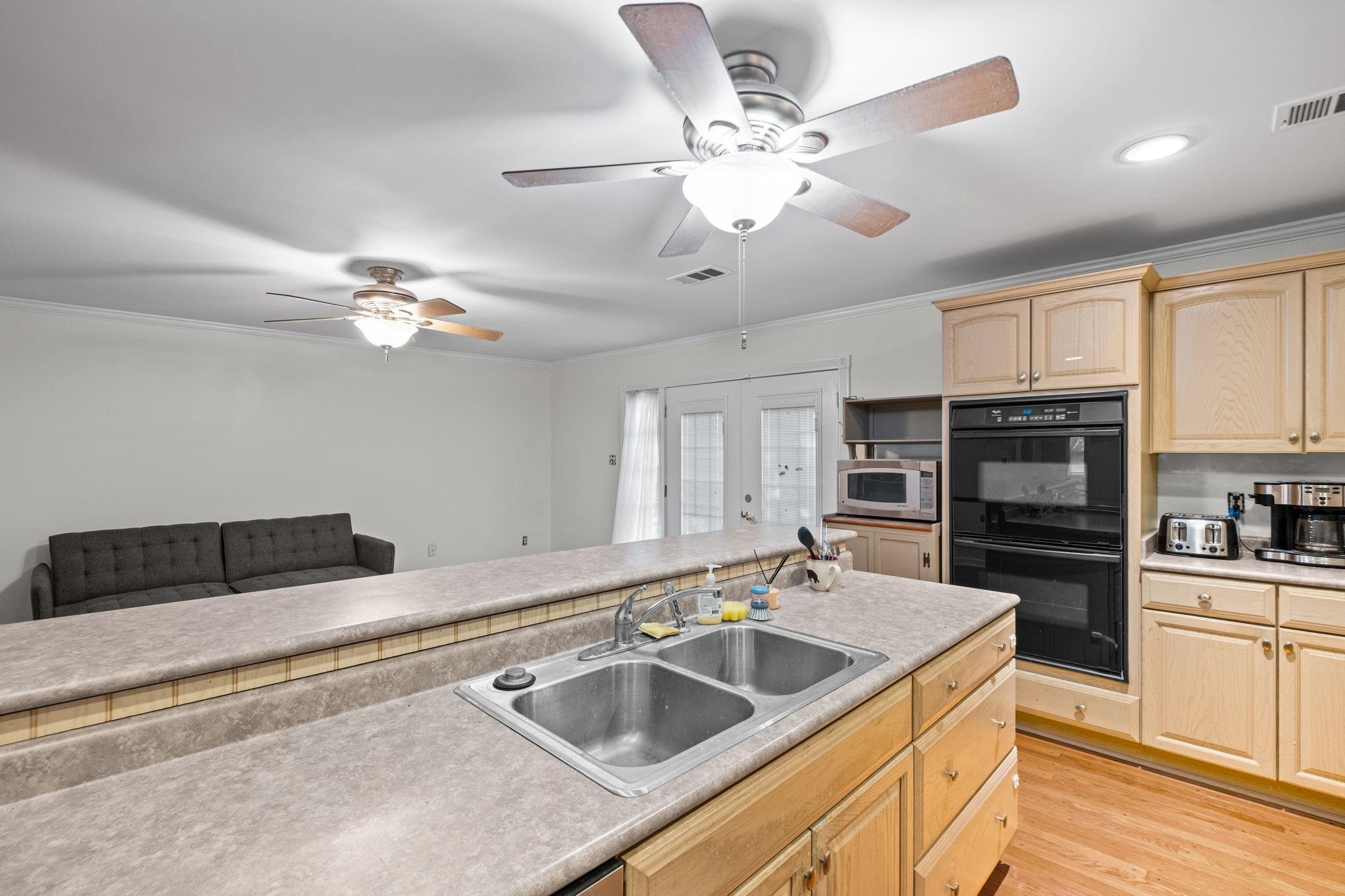 1319 Weymouth St Property Photo 5