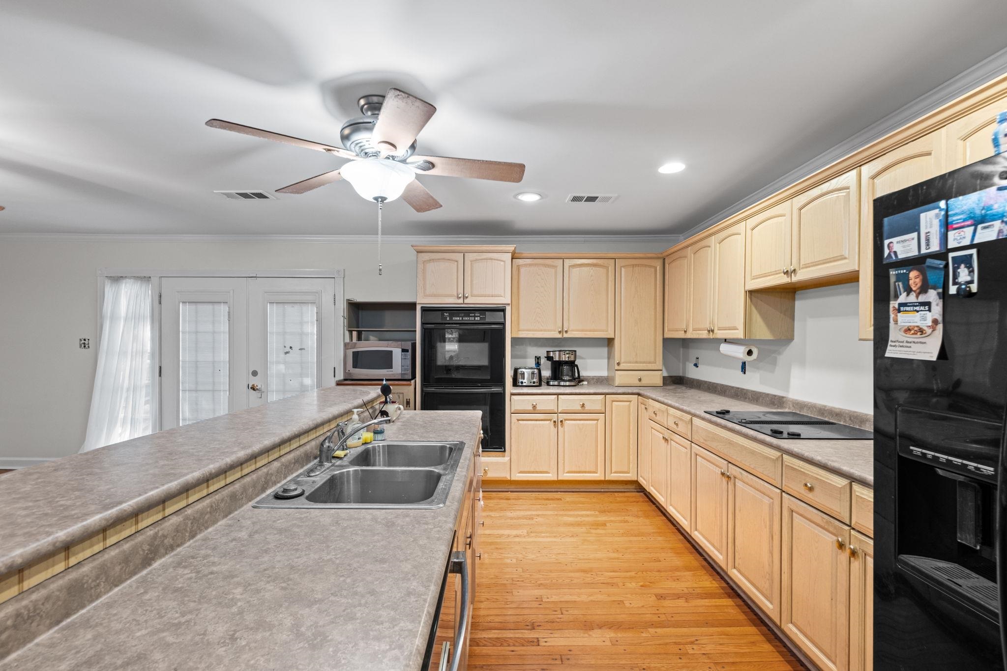 1319 Weymouth St Property Photo 6