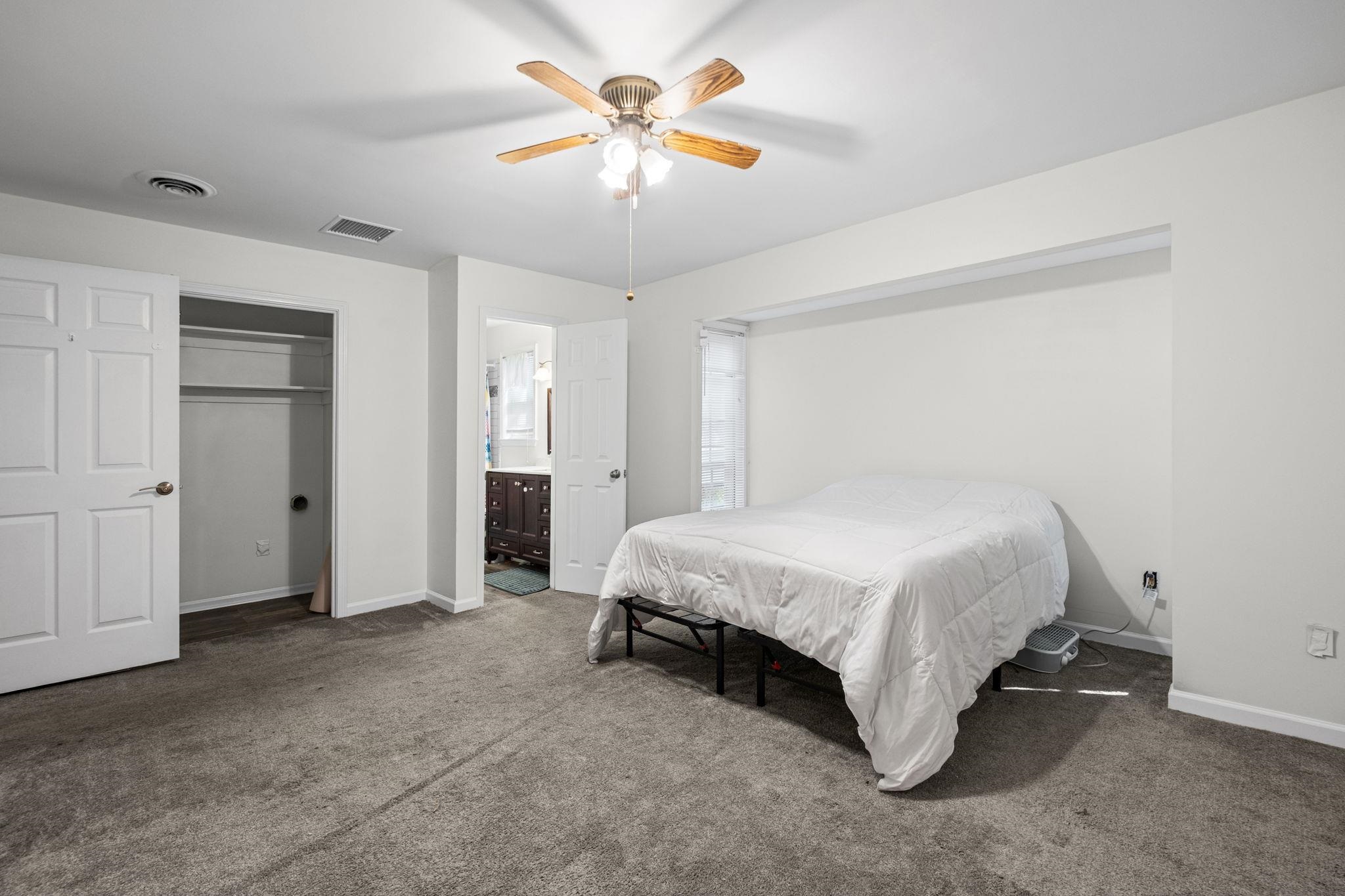 1319 Weymouth St Property Photo 11