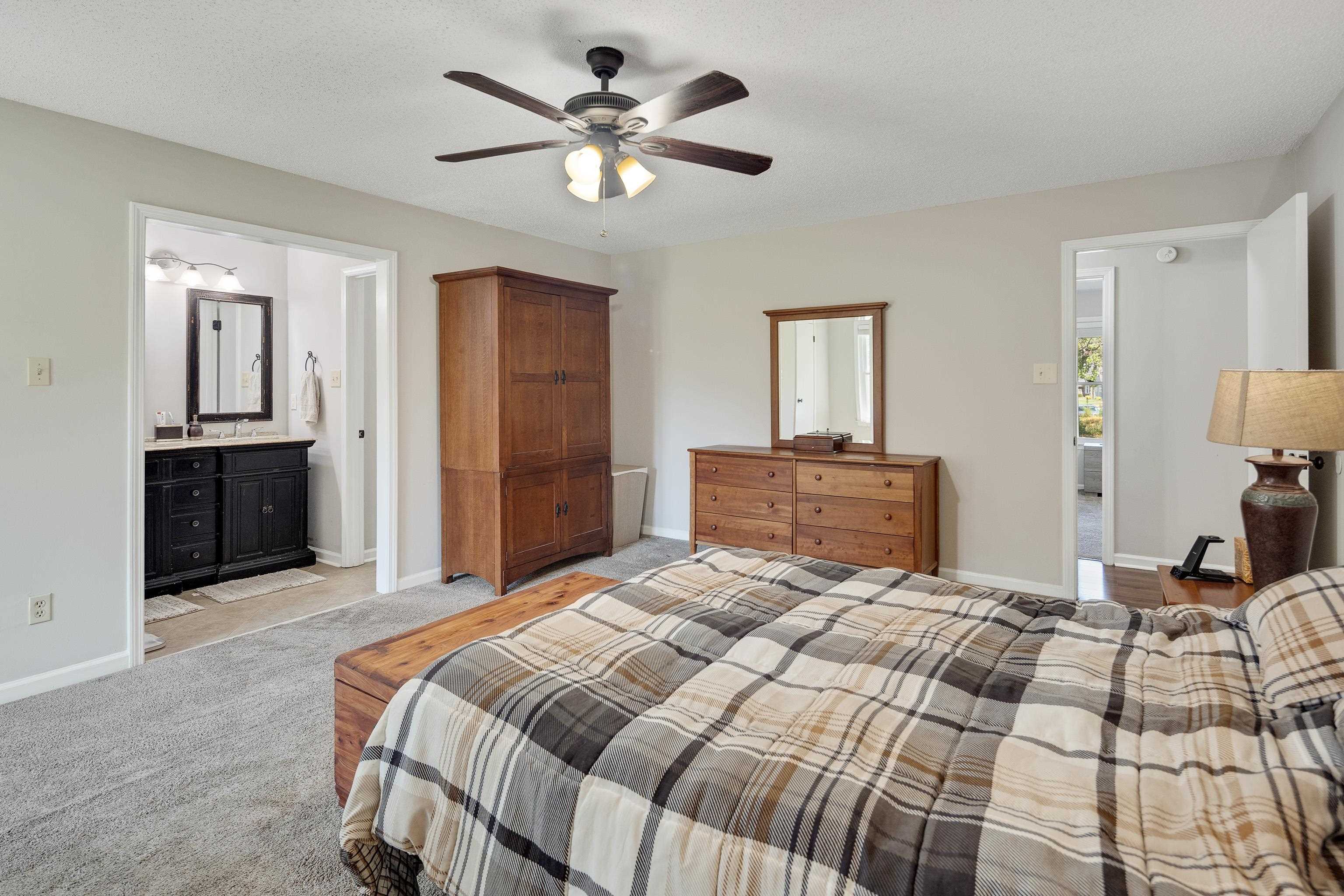 9433 Woodcutter Ln Property Photo 13